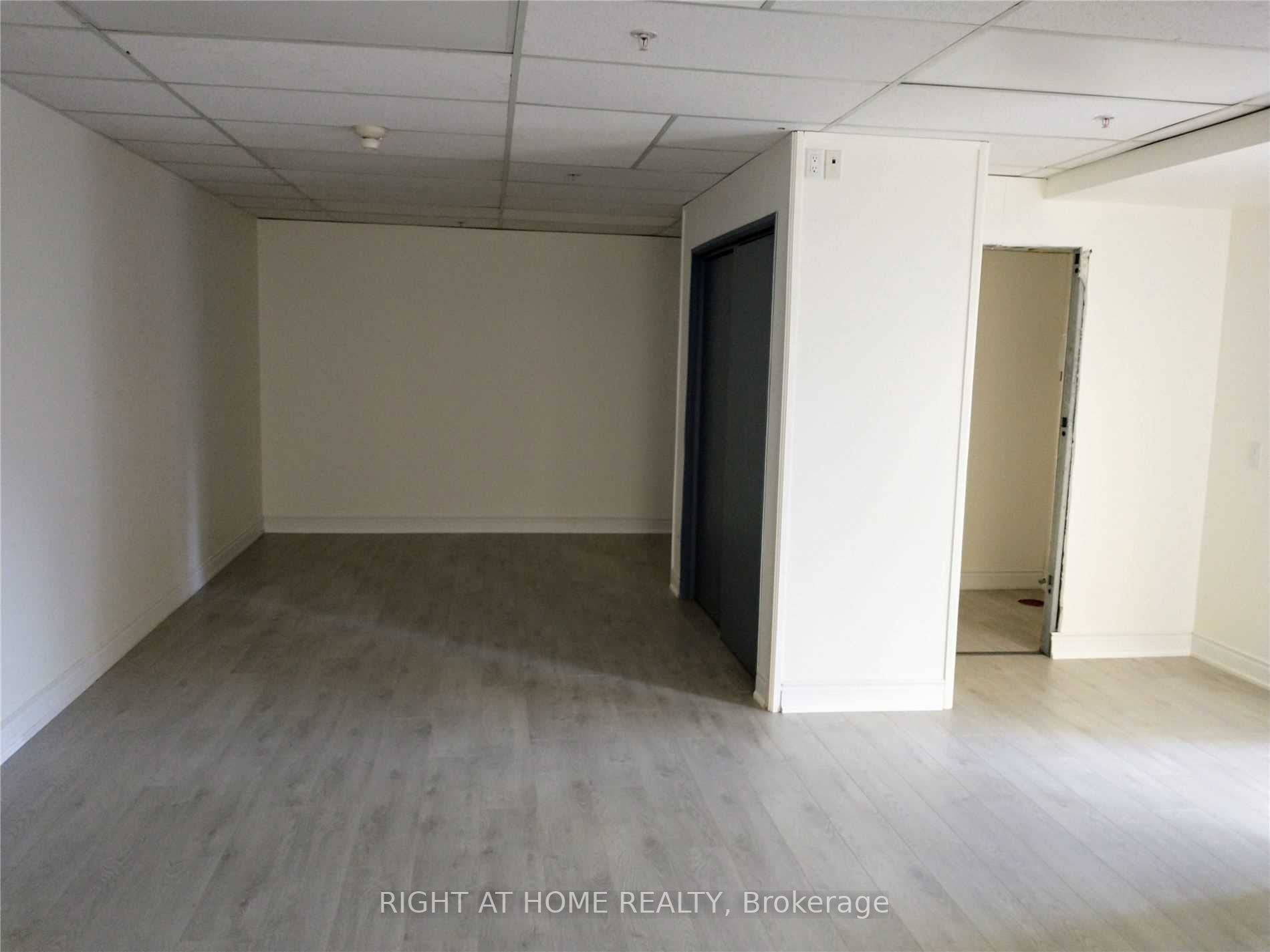 2 Brock St W, #5B