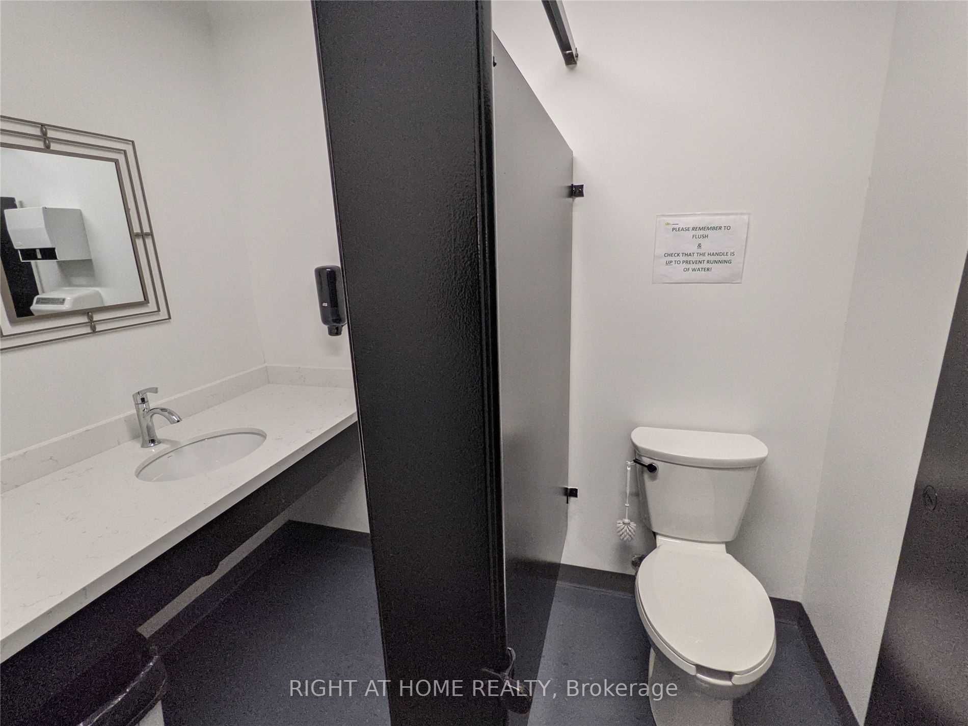 2 Brock St W, #5B