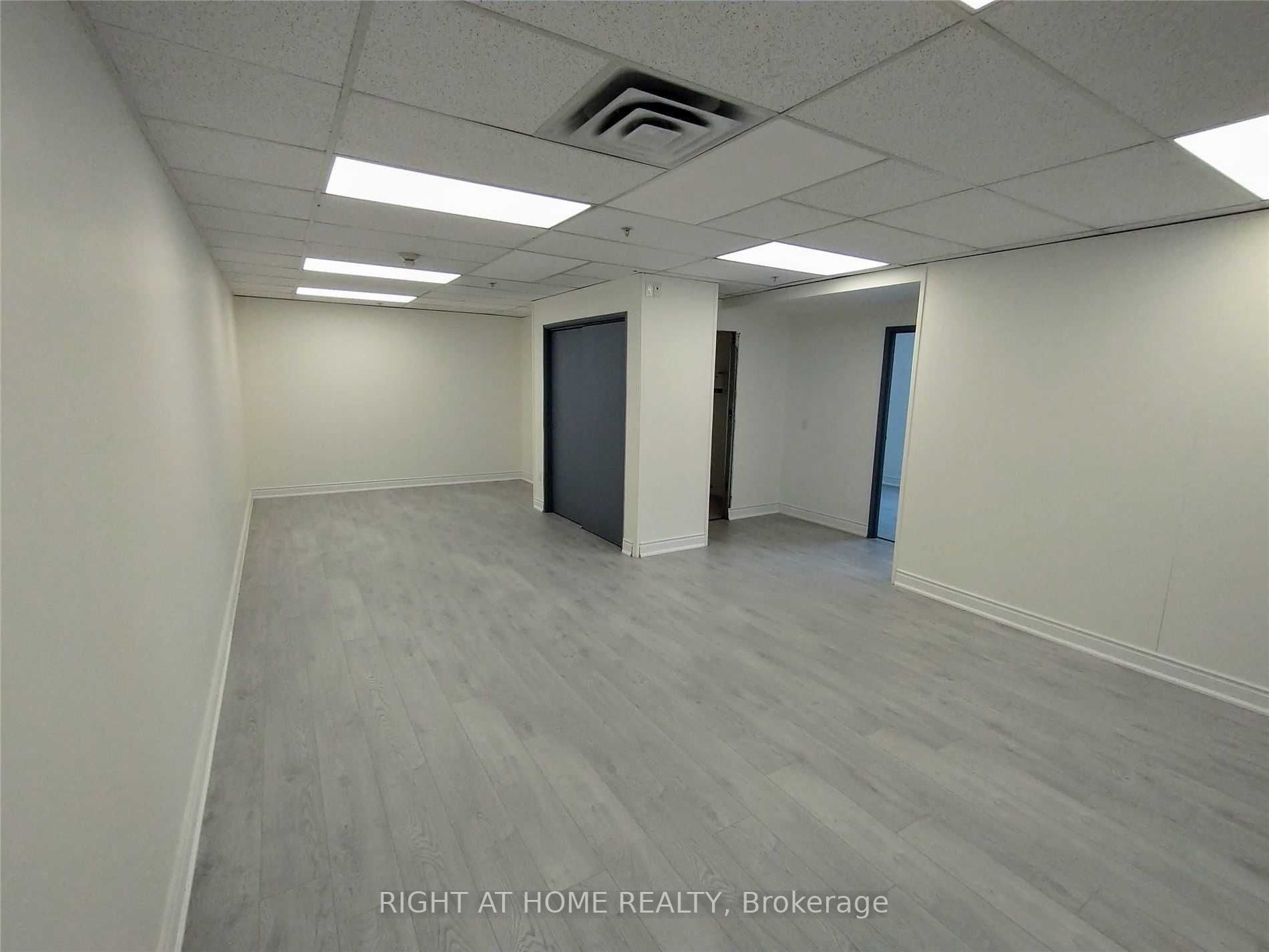 2 Brock St W, #5B