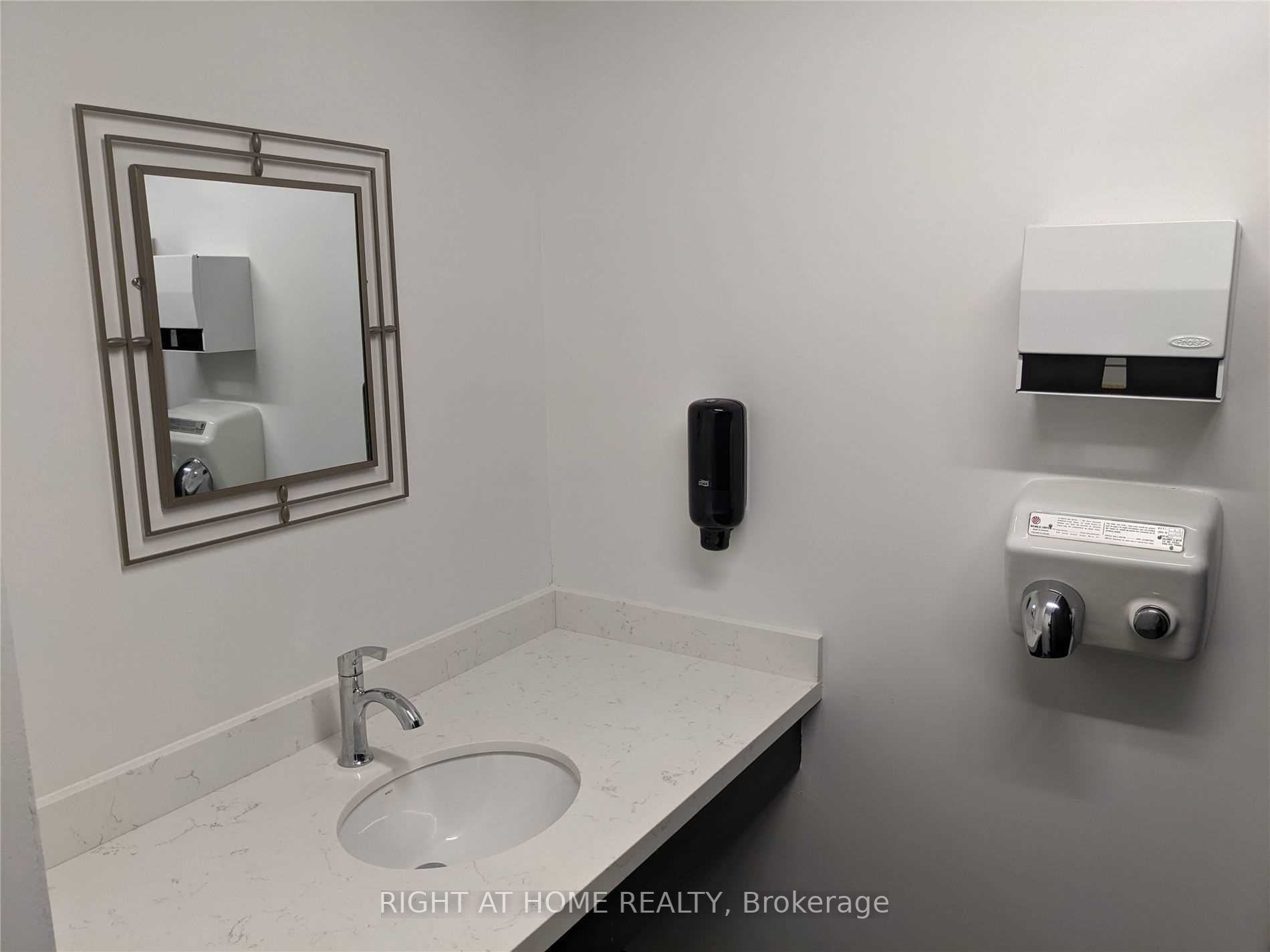 2 Brock St W, #5B