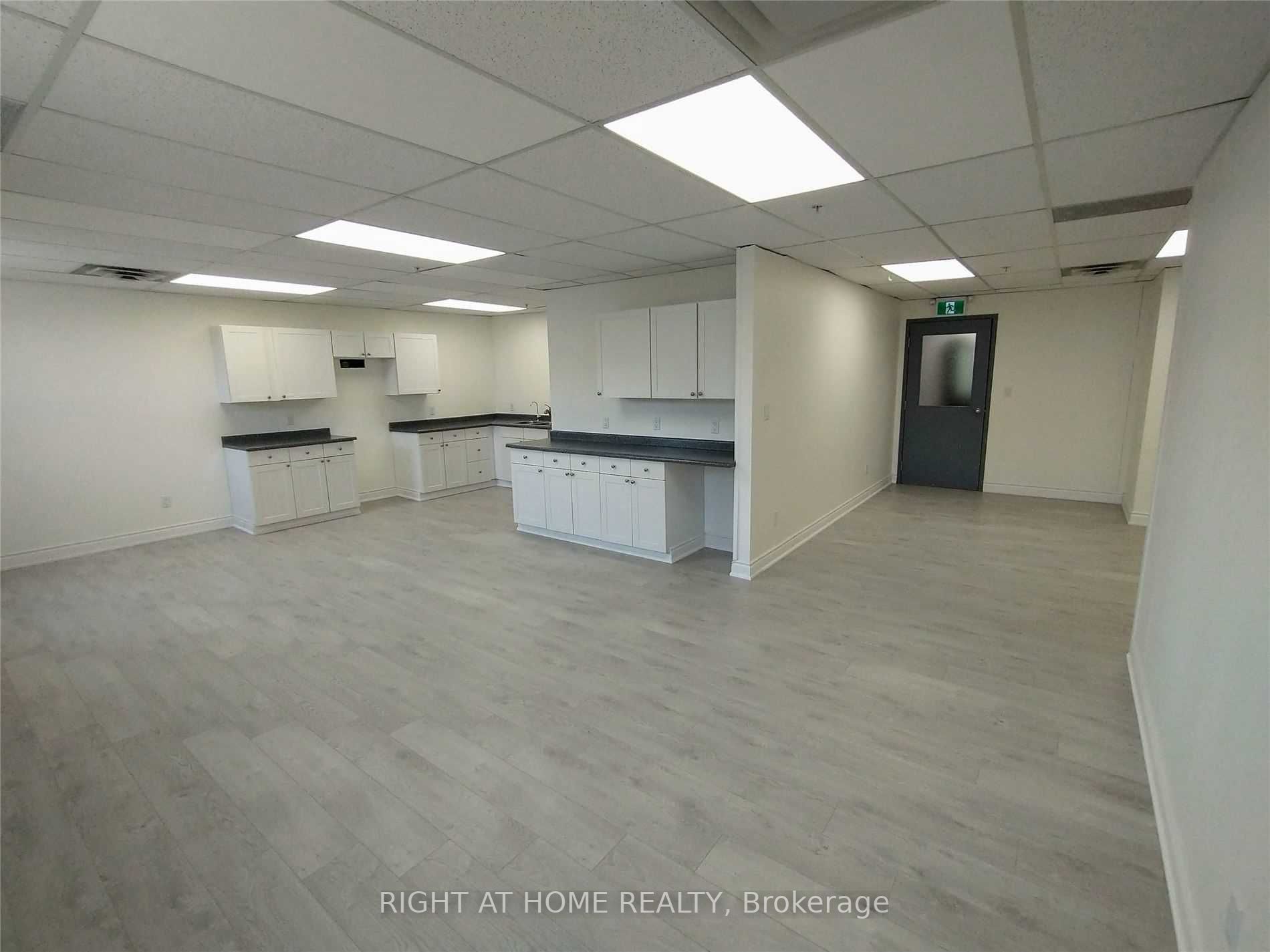 2 Brock St W, #5B