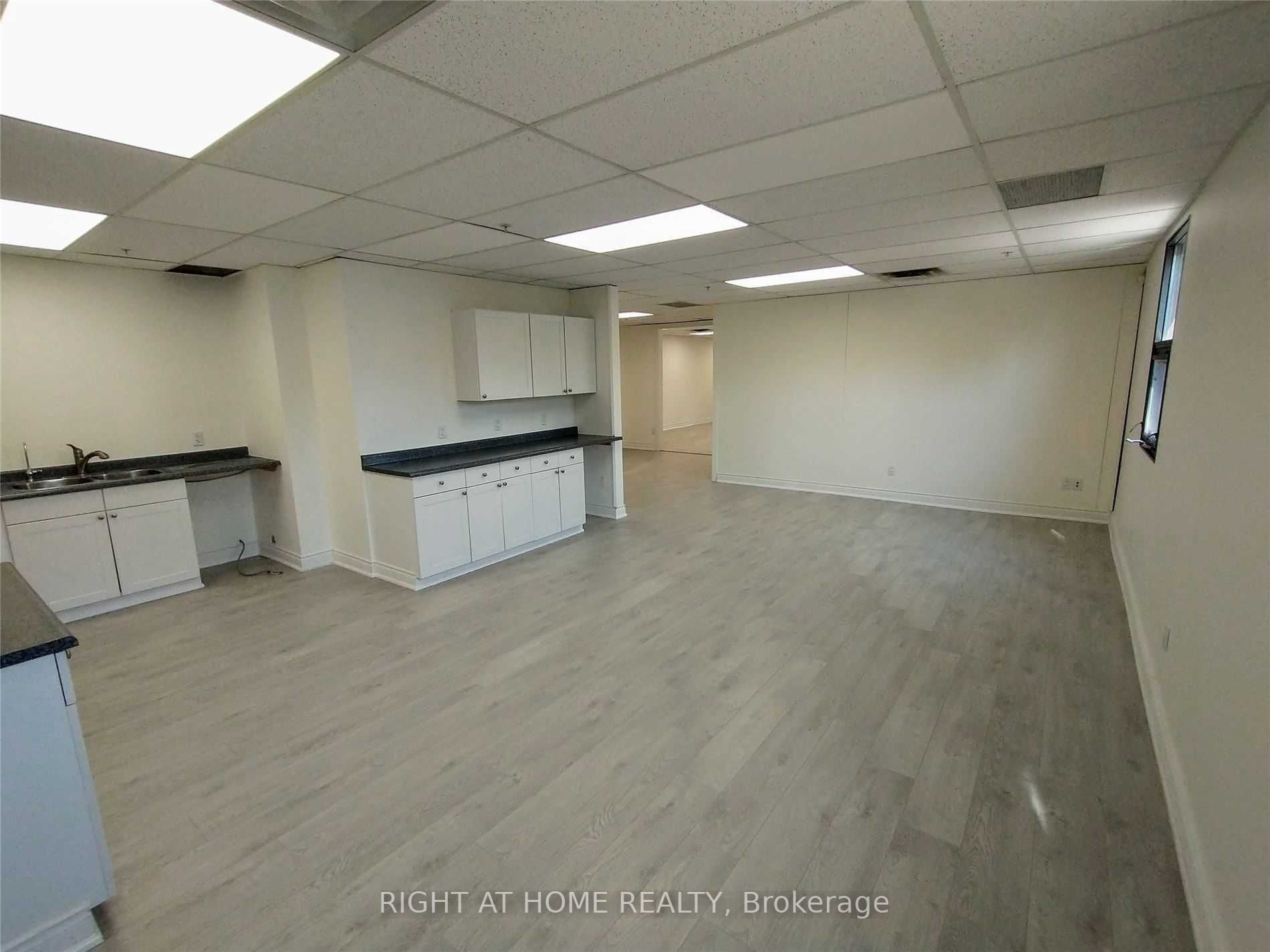 2 Brock St W, #5B