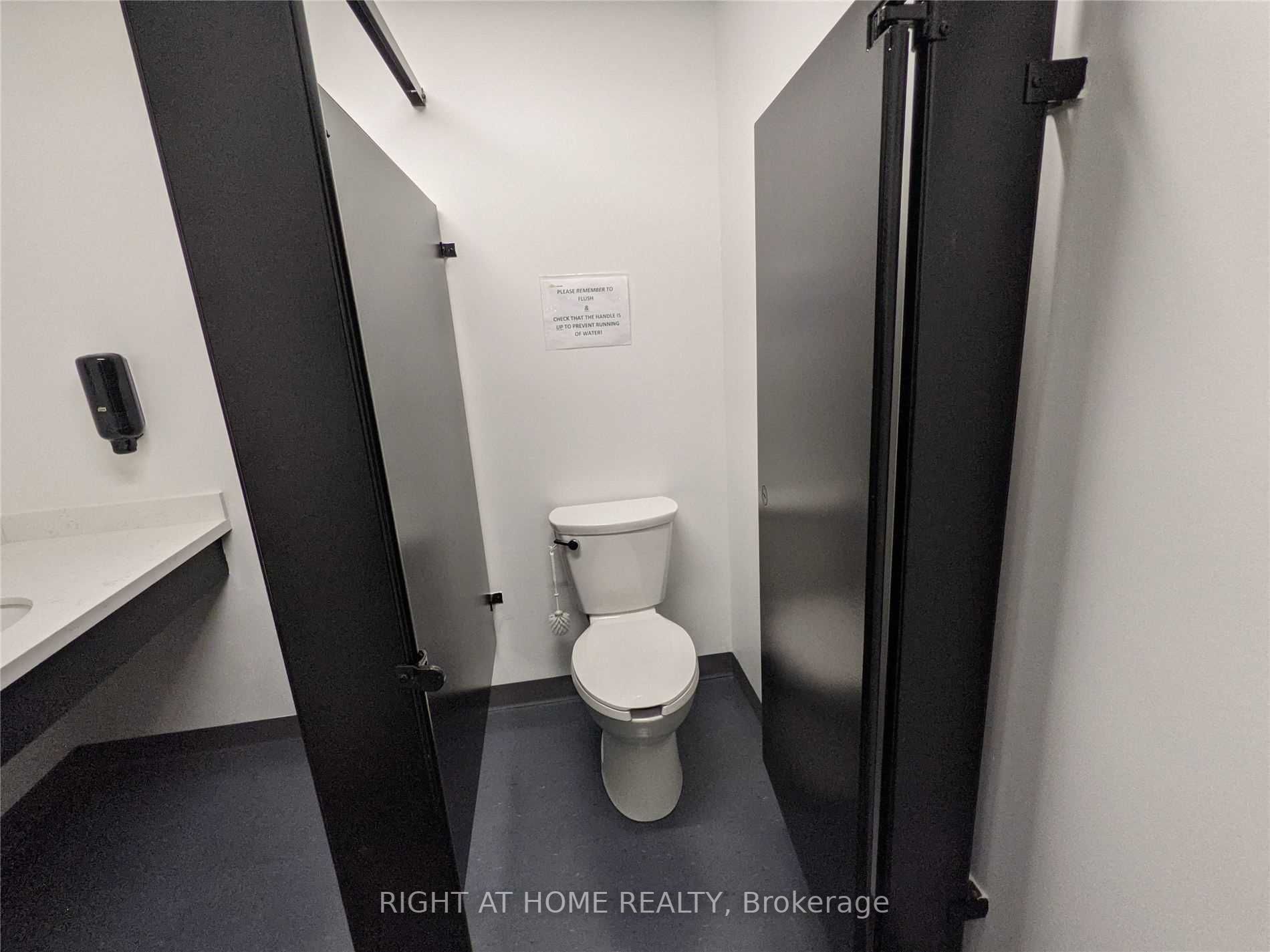 2 Brock St W, #5B
