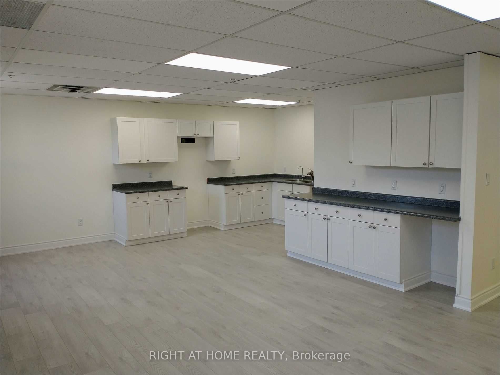 2 Brock St W, #5B