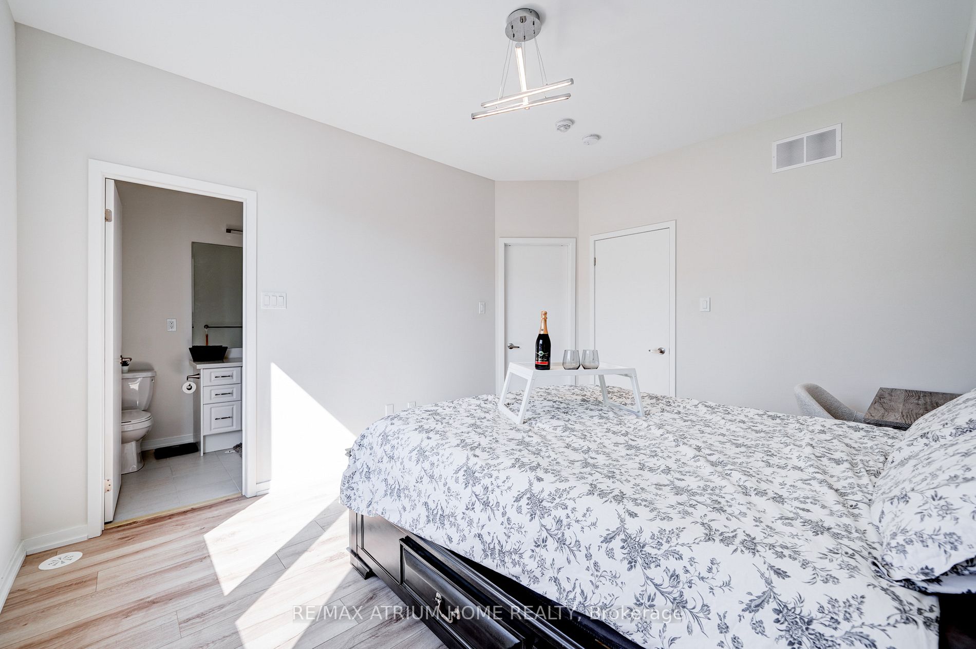 33 Aberfoyle St