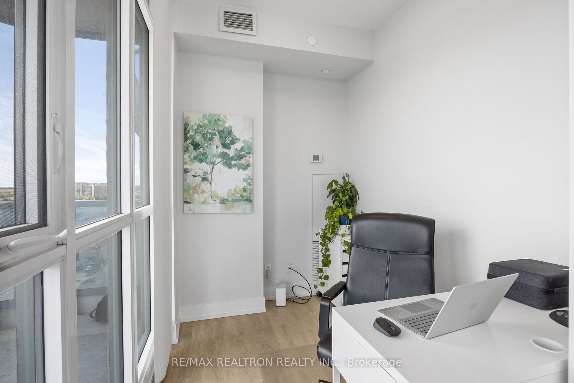 9471 Yonge St, #1104