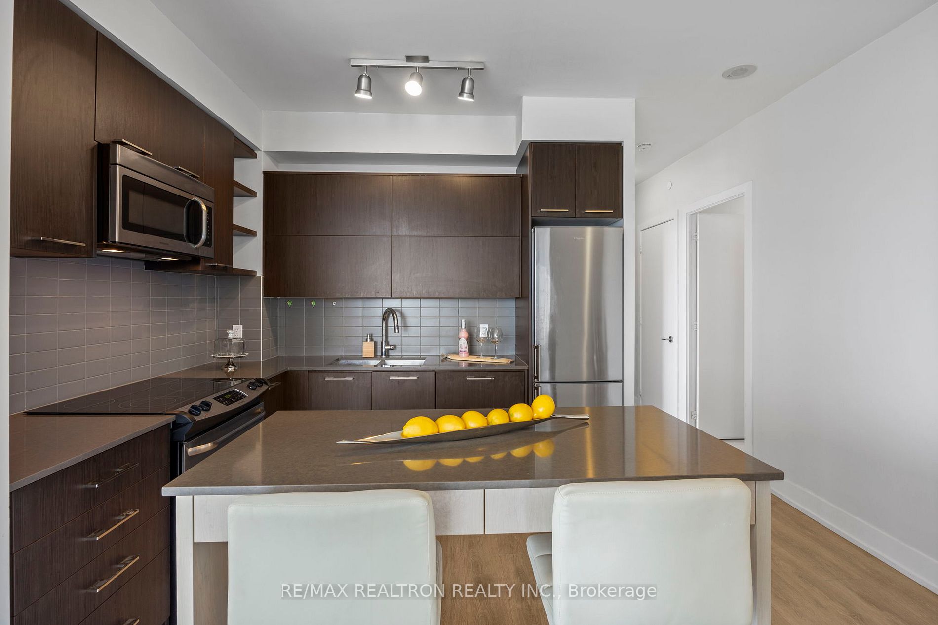 9471 Yonge St, #1104