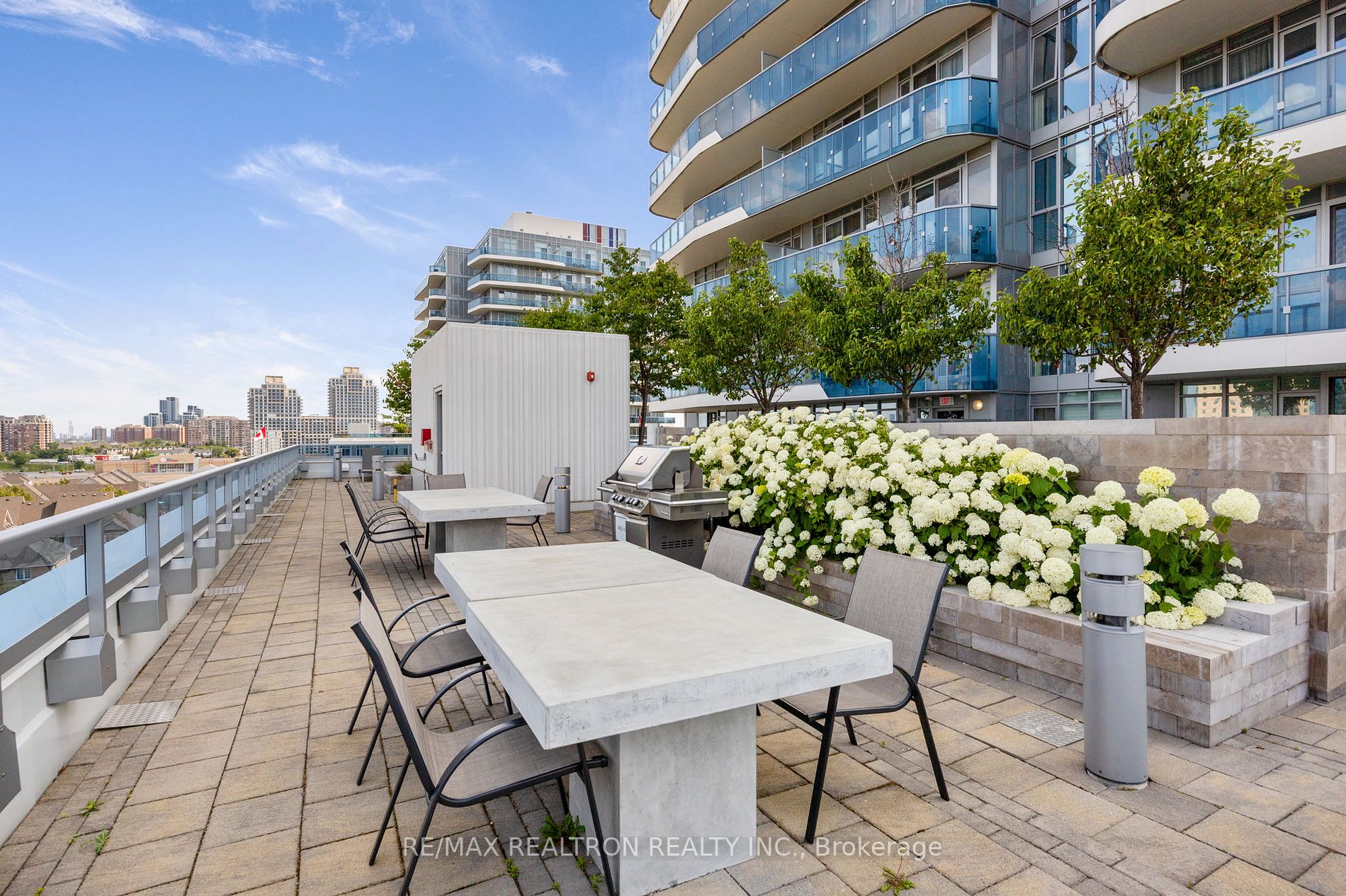 9471 Yonge St, #1104