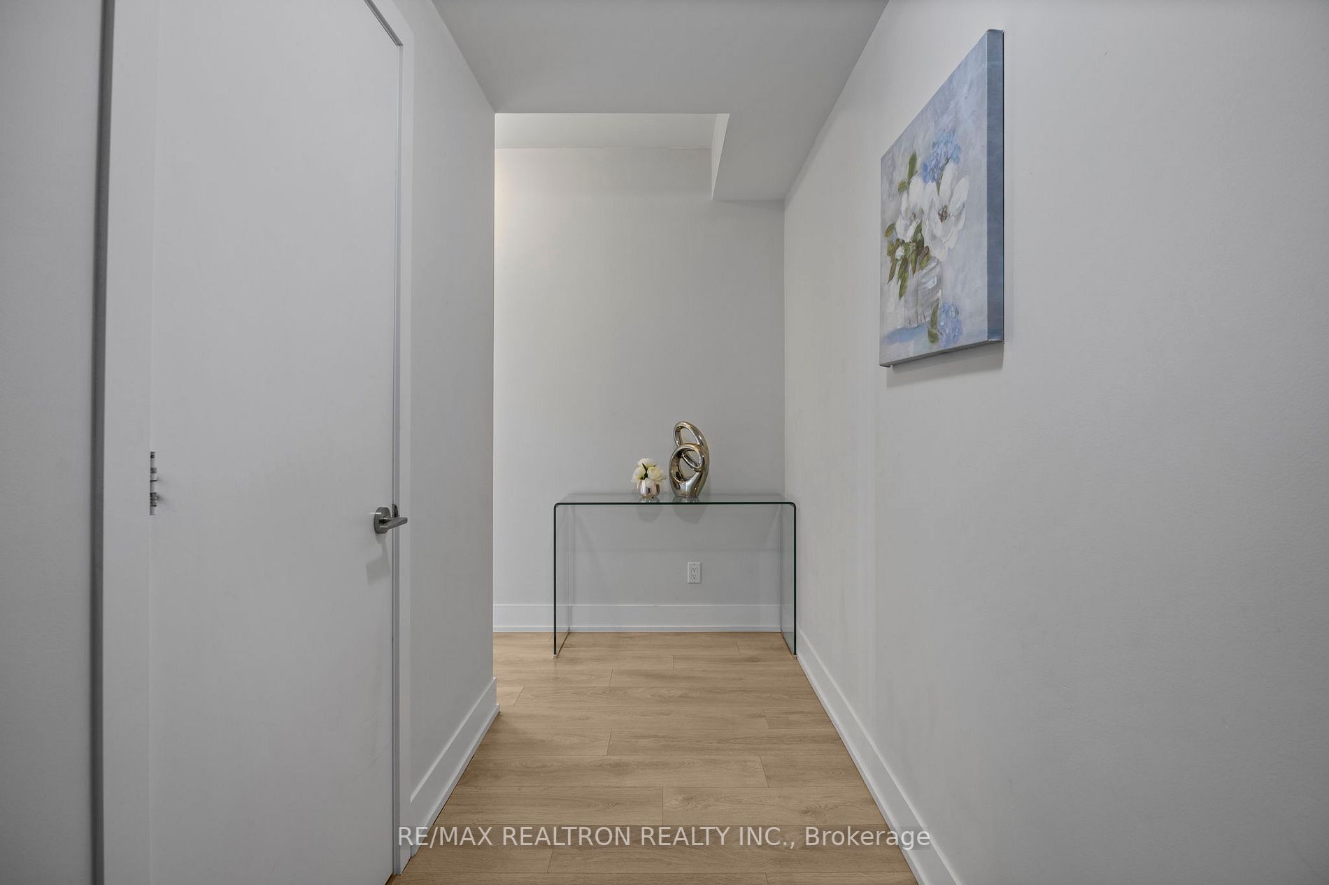 9471 Yonge St, #1104