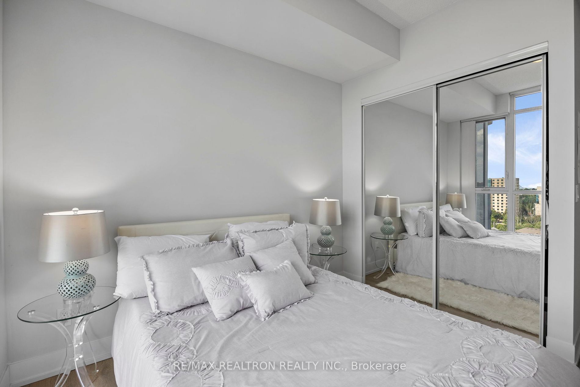 9471 Yonge St, #1104