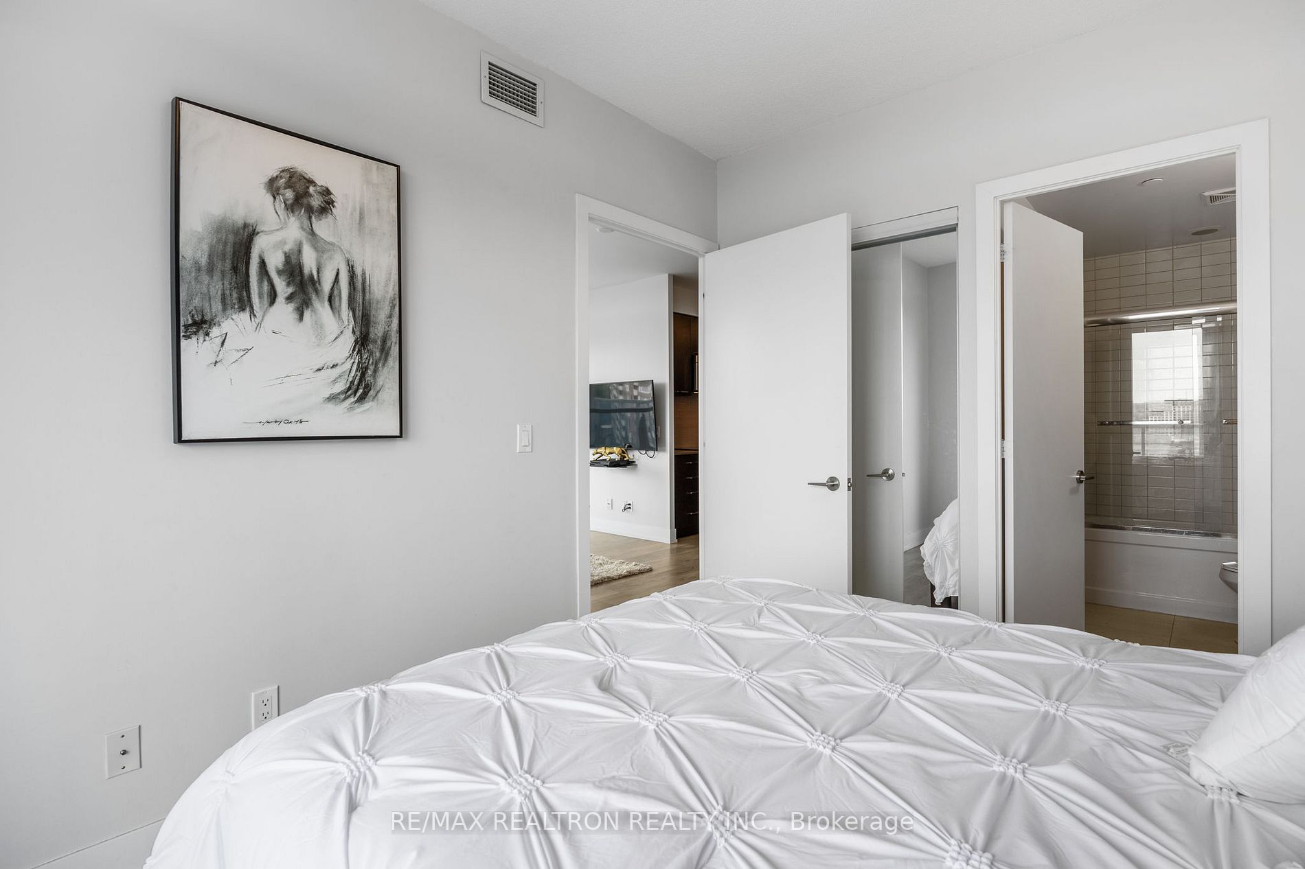 9471 Yonge St, #1104