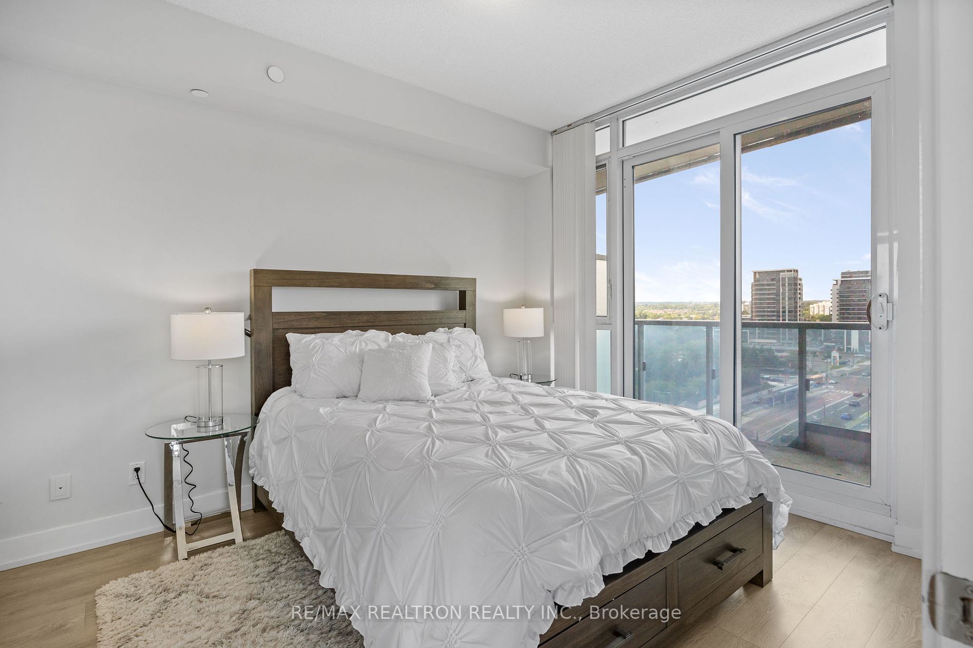 9471 Yonge St, #1104