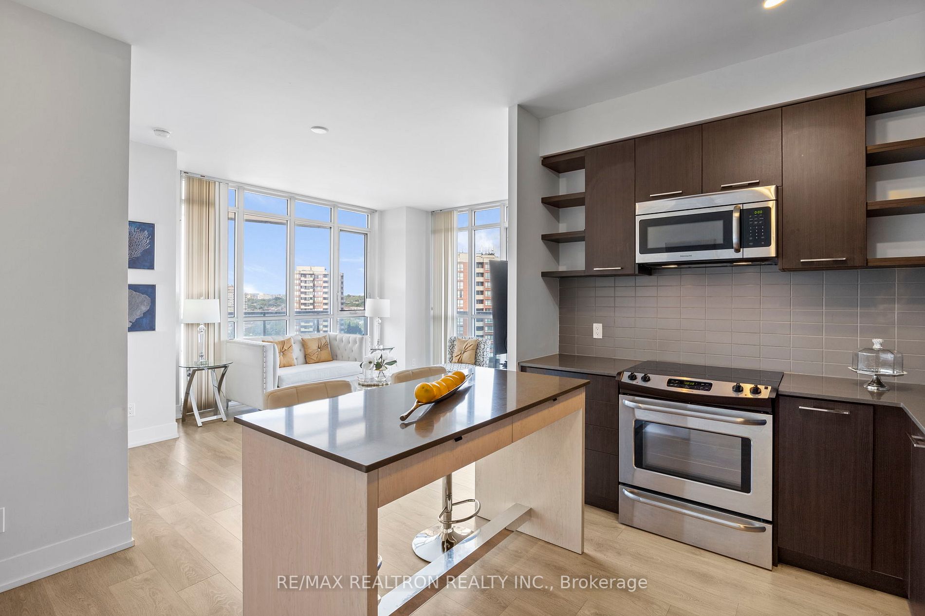 9471 Yonge St, #1104