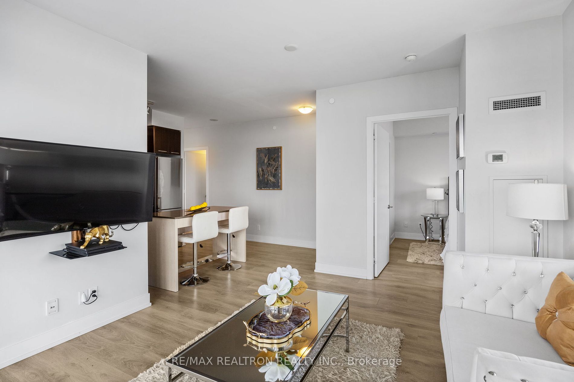 9471 Yonge St, #1104