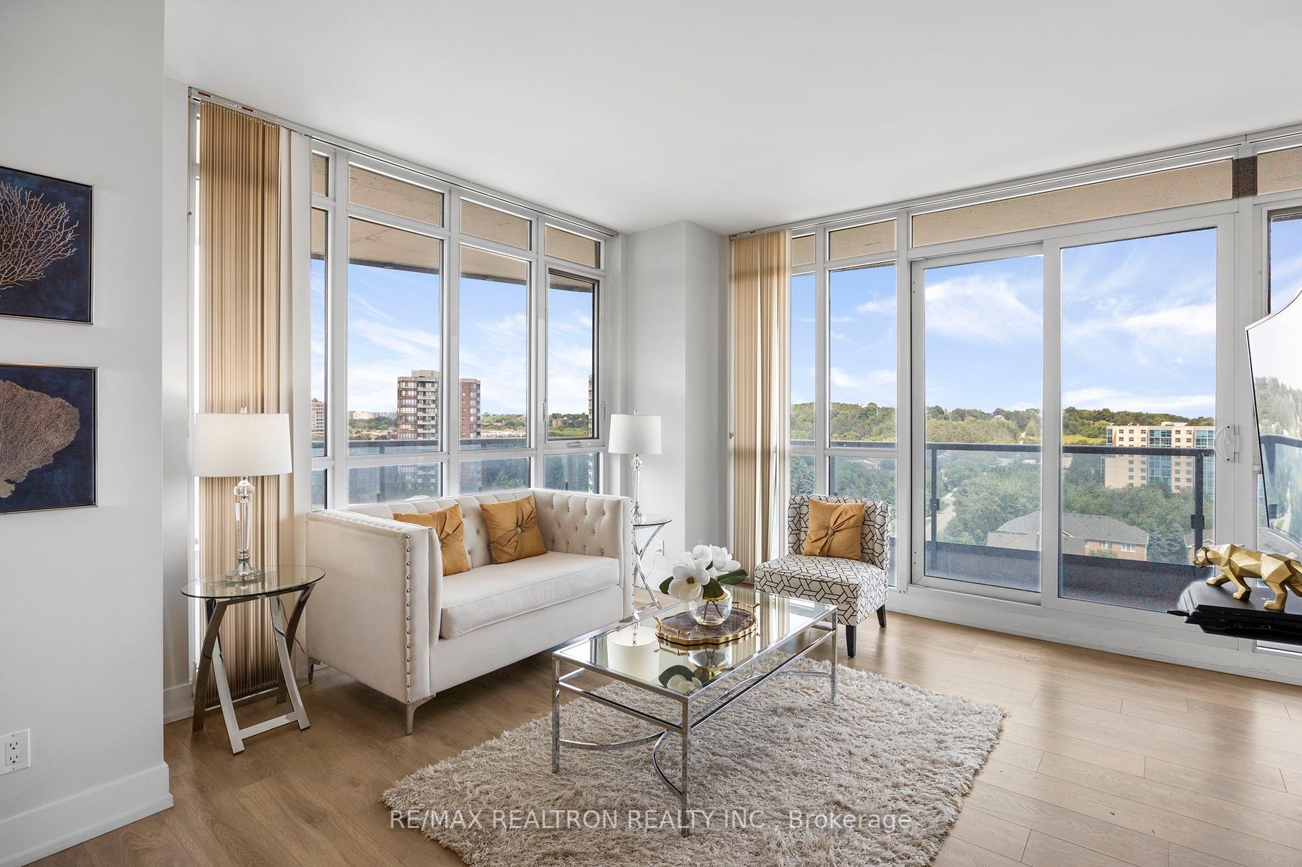 9471 Yonge St, #1104