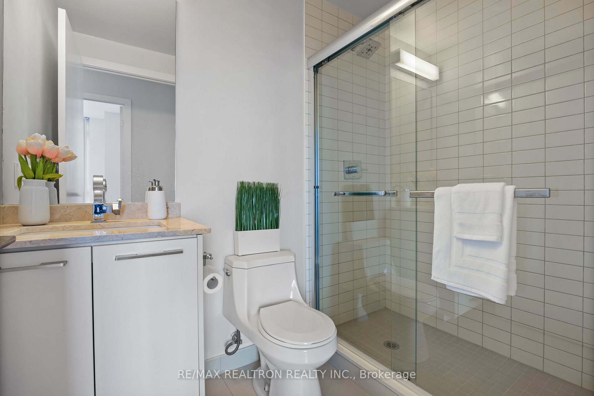 9471 Yonge St, #1104