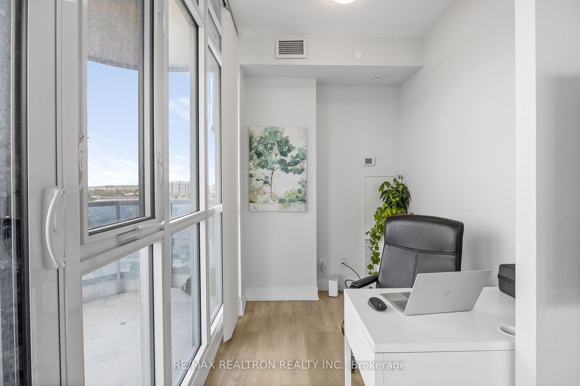 9471 Yonge St, #1104