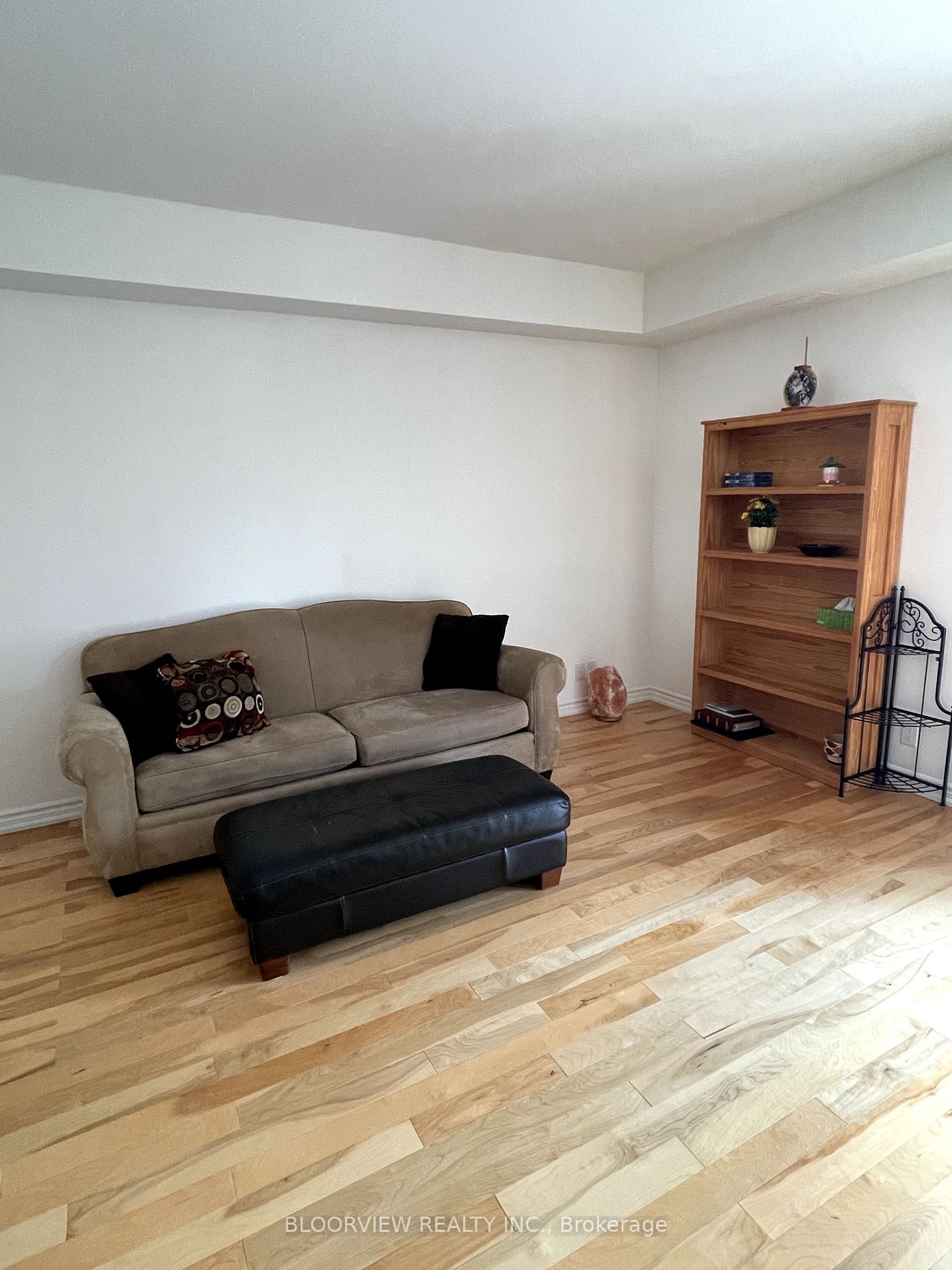128 Barrie St, #105