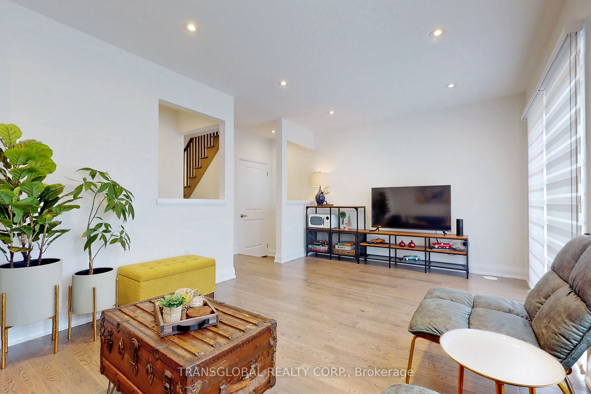 10 Moneypenny Place