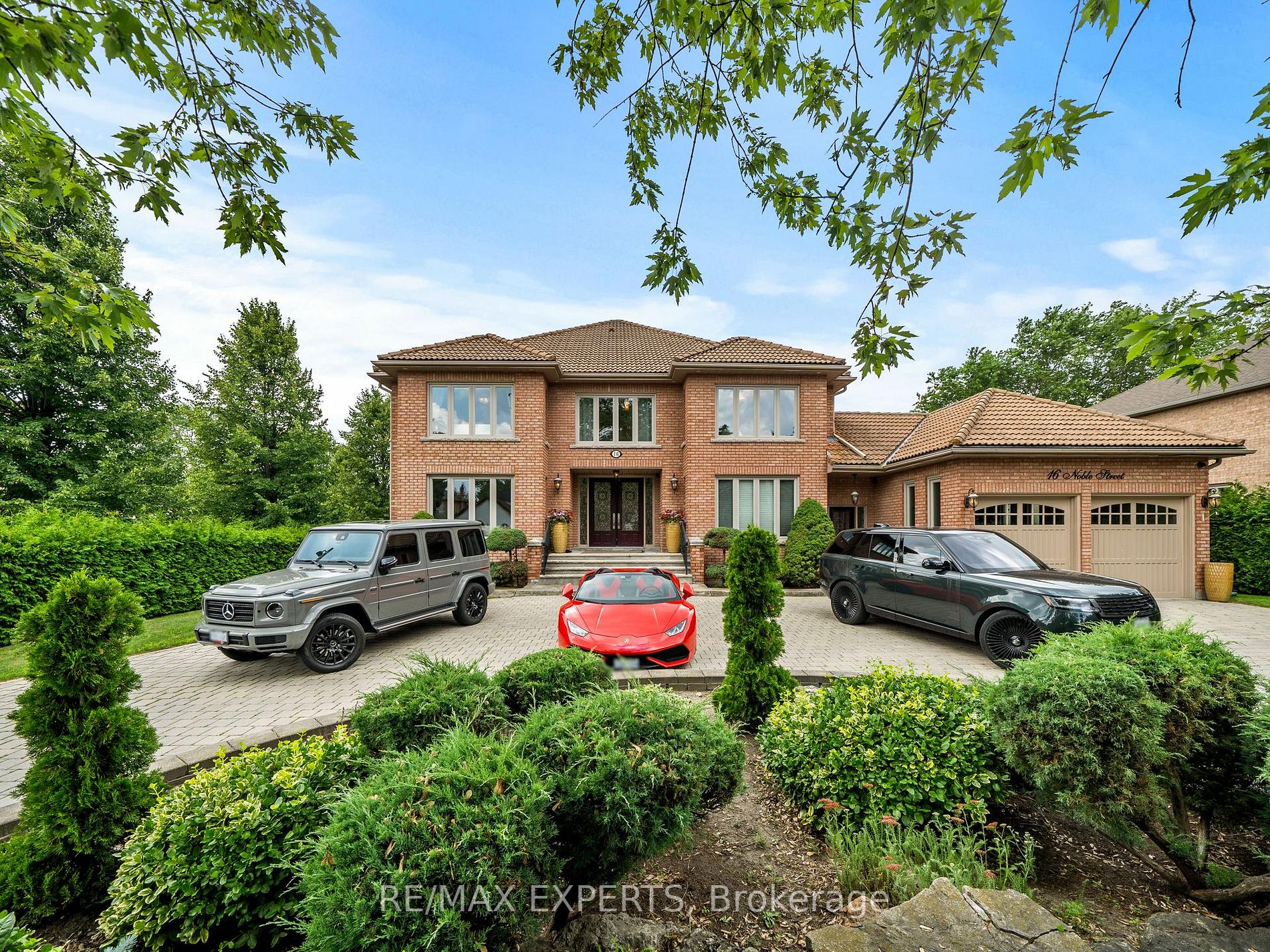 16 Noble St