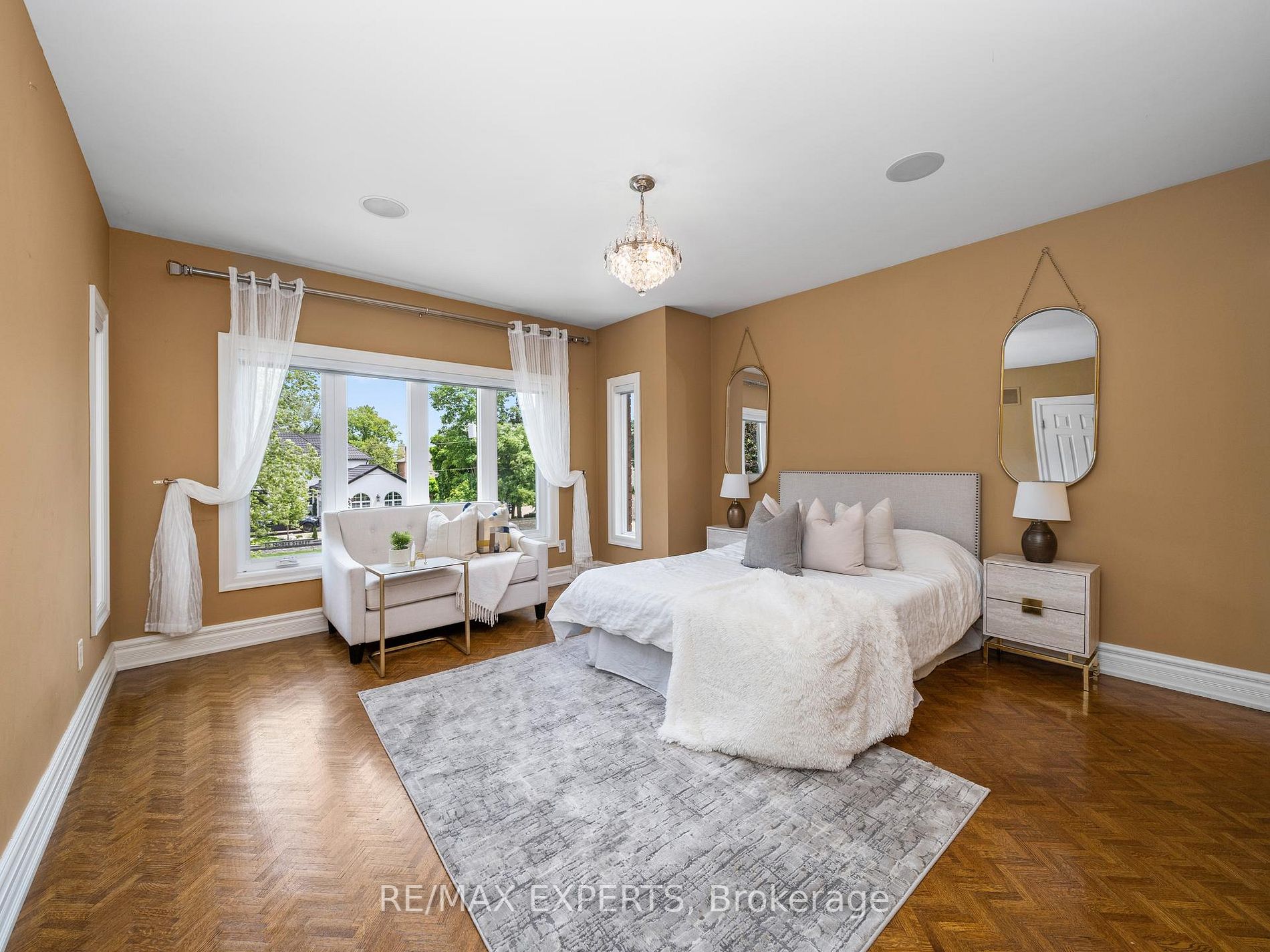 16 Noble St
