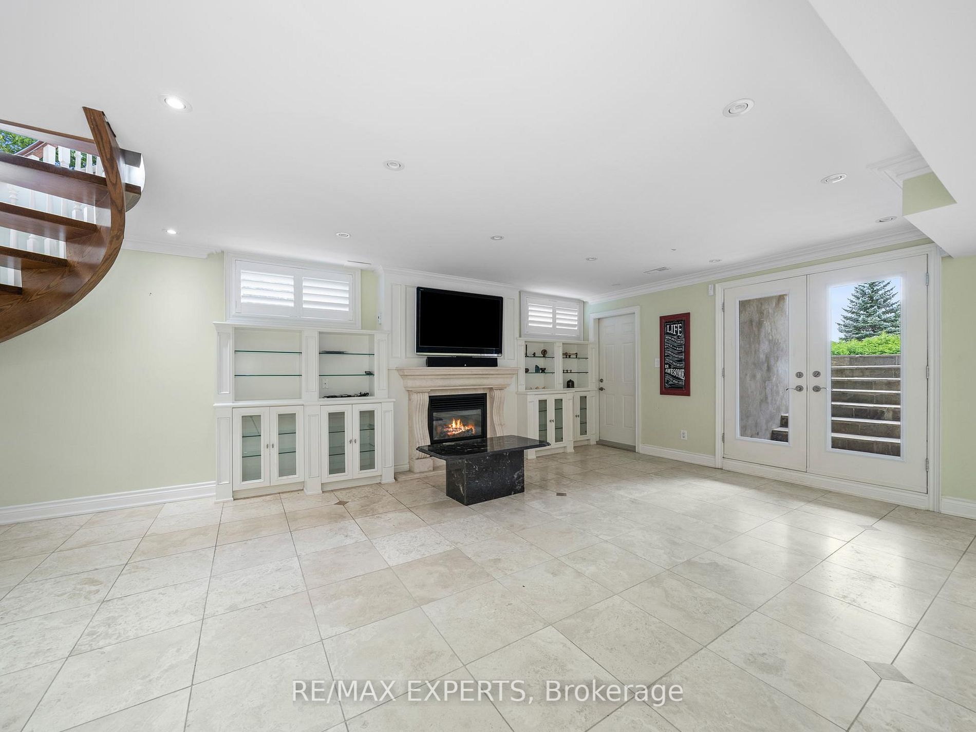 16 Noble St