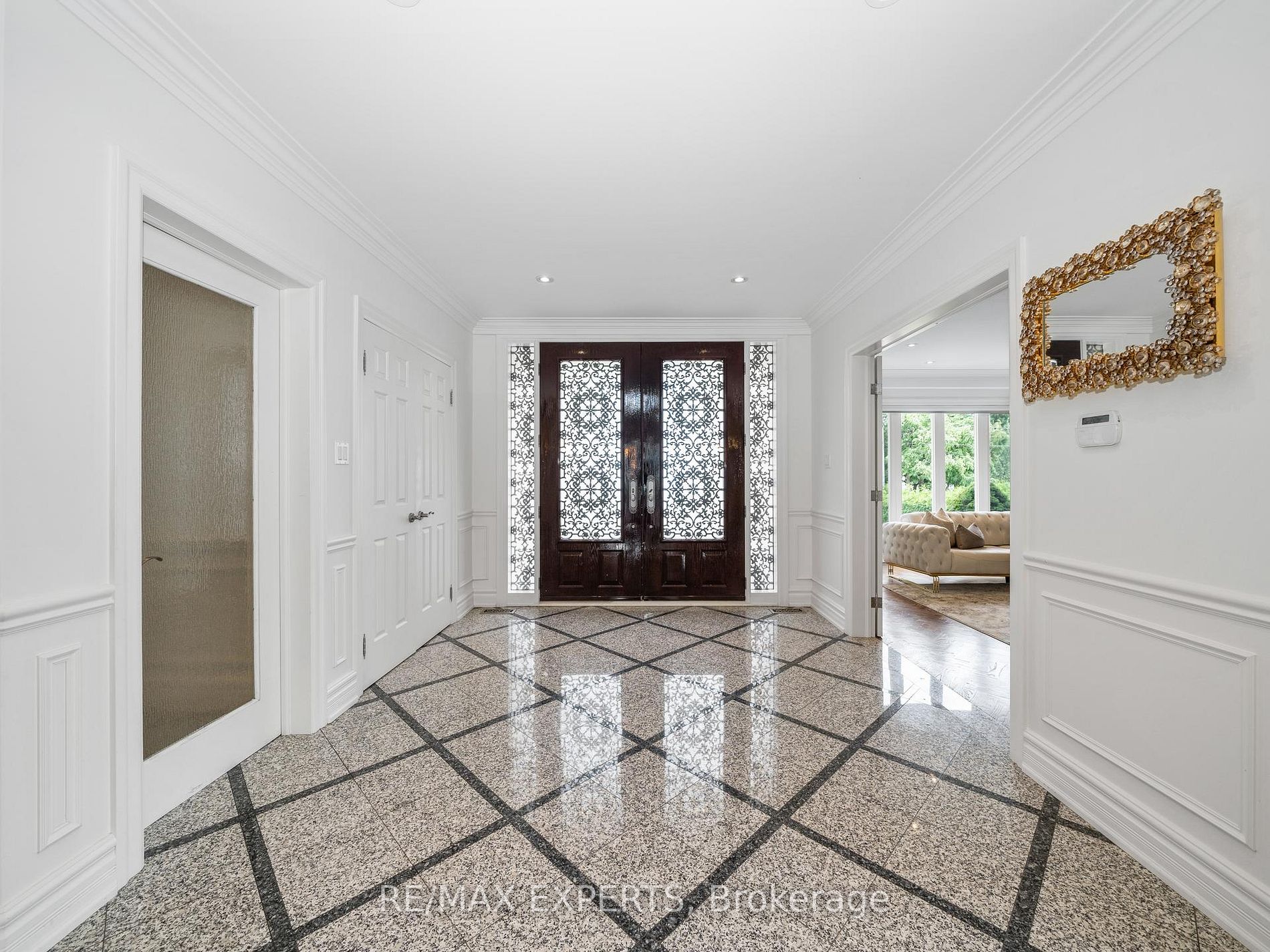 16 Noble St