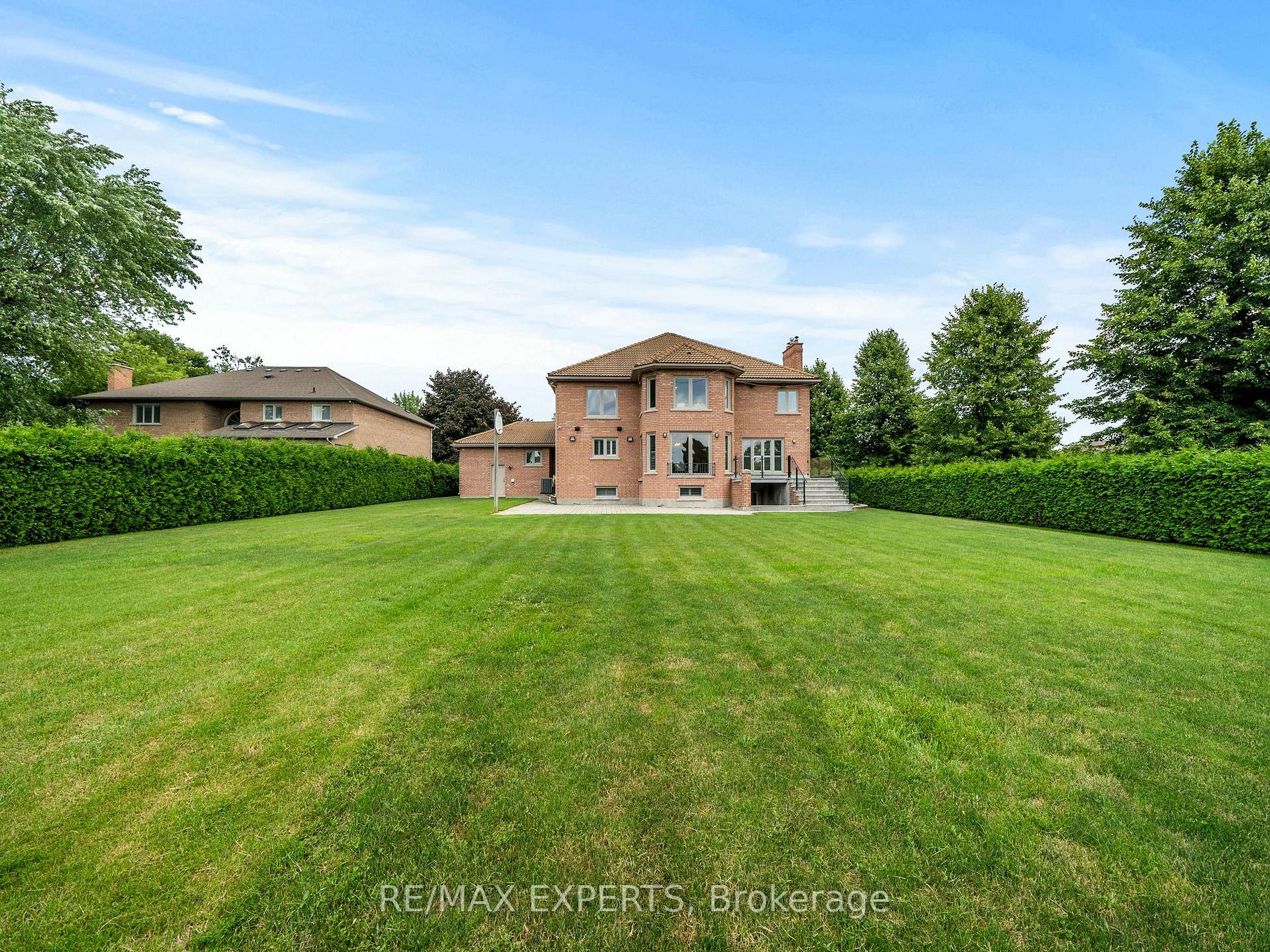 16 Noble St