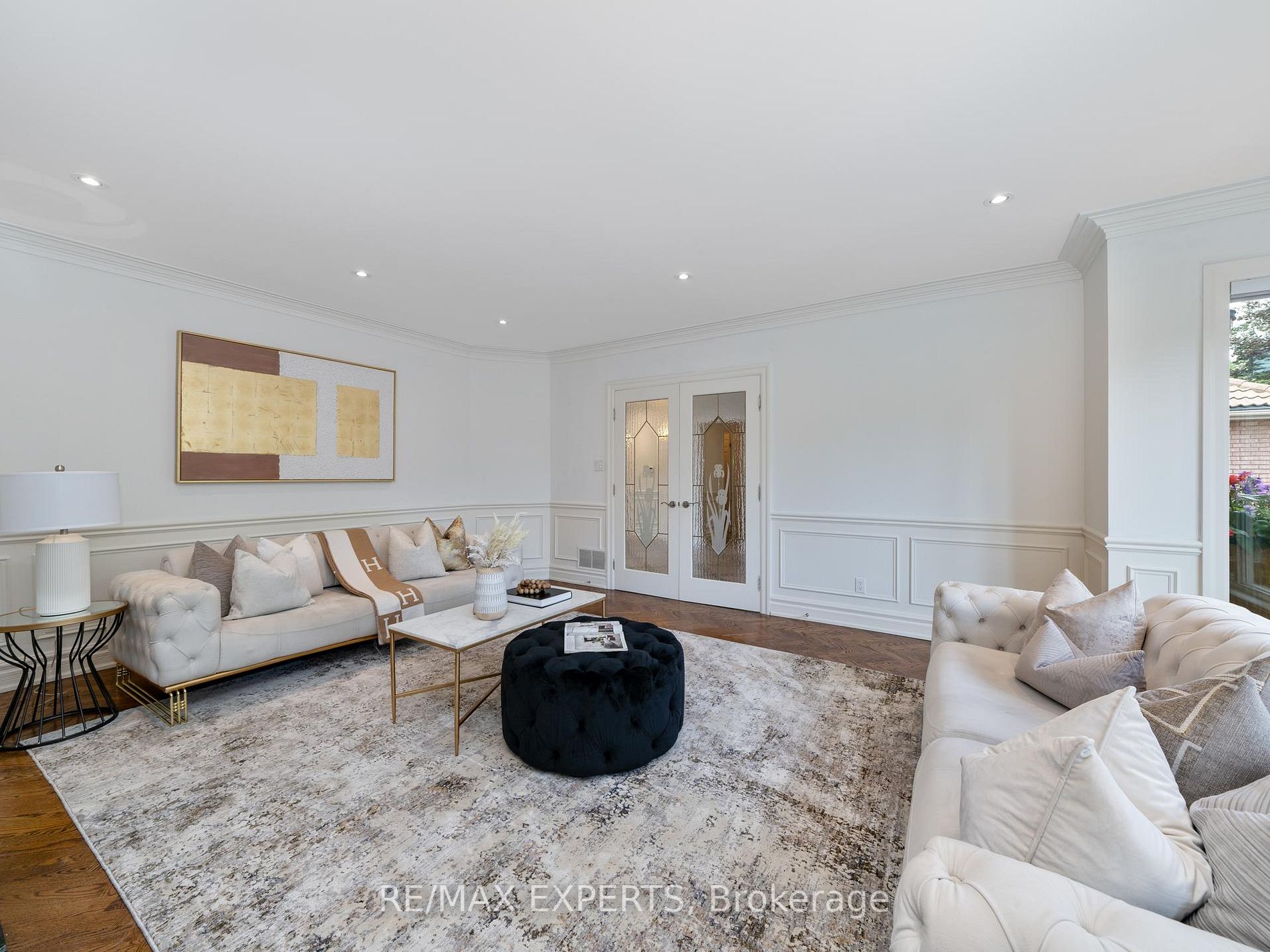 16 Noble St