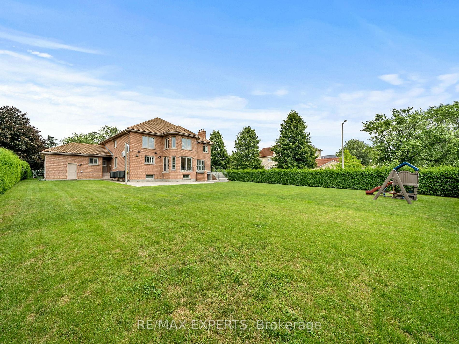 16 Noble St