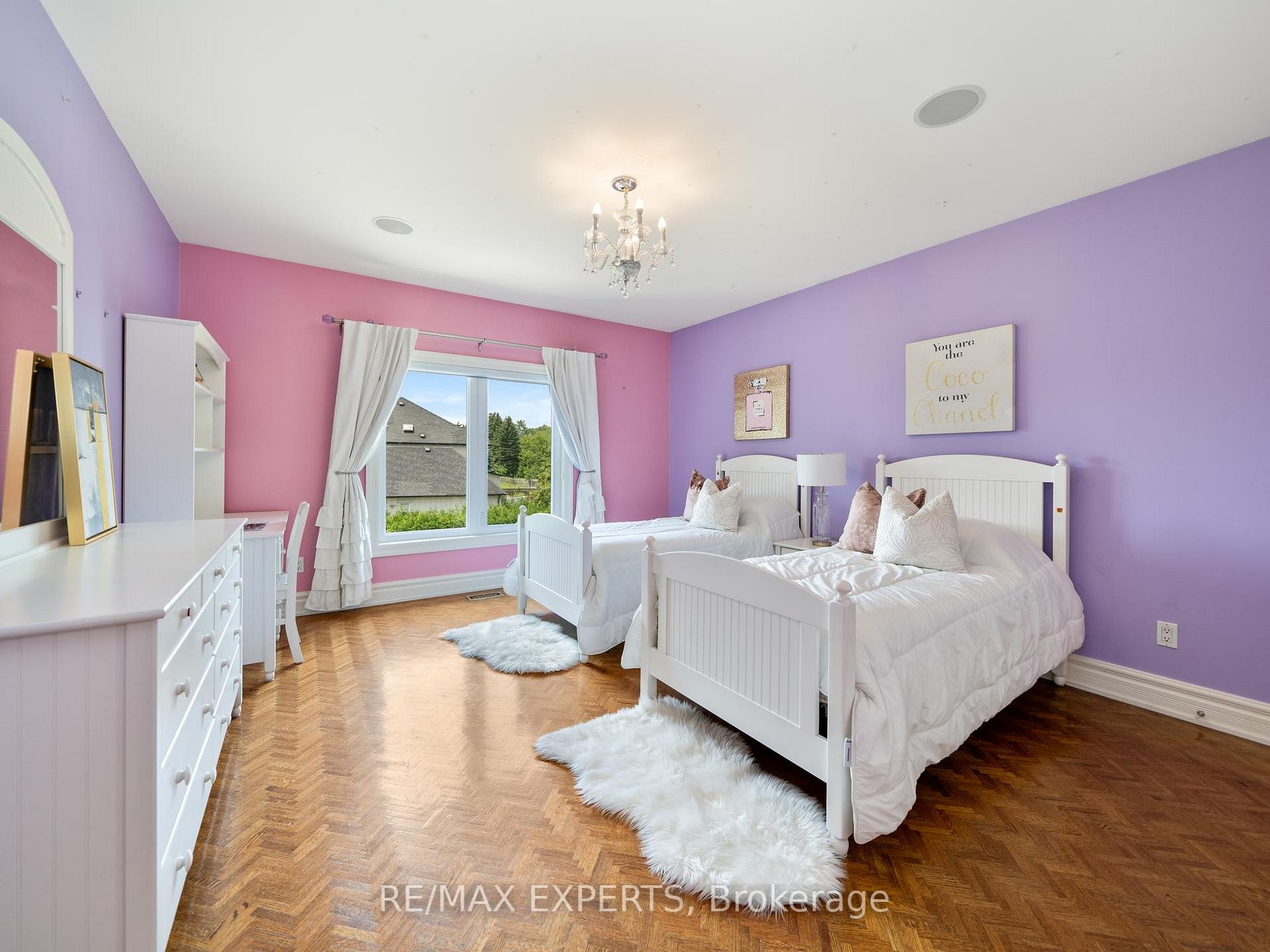 16 Noble St