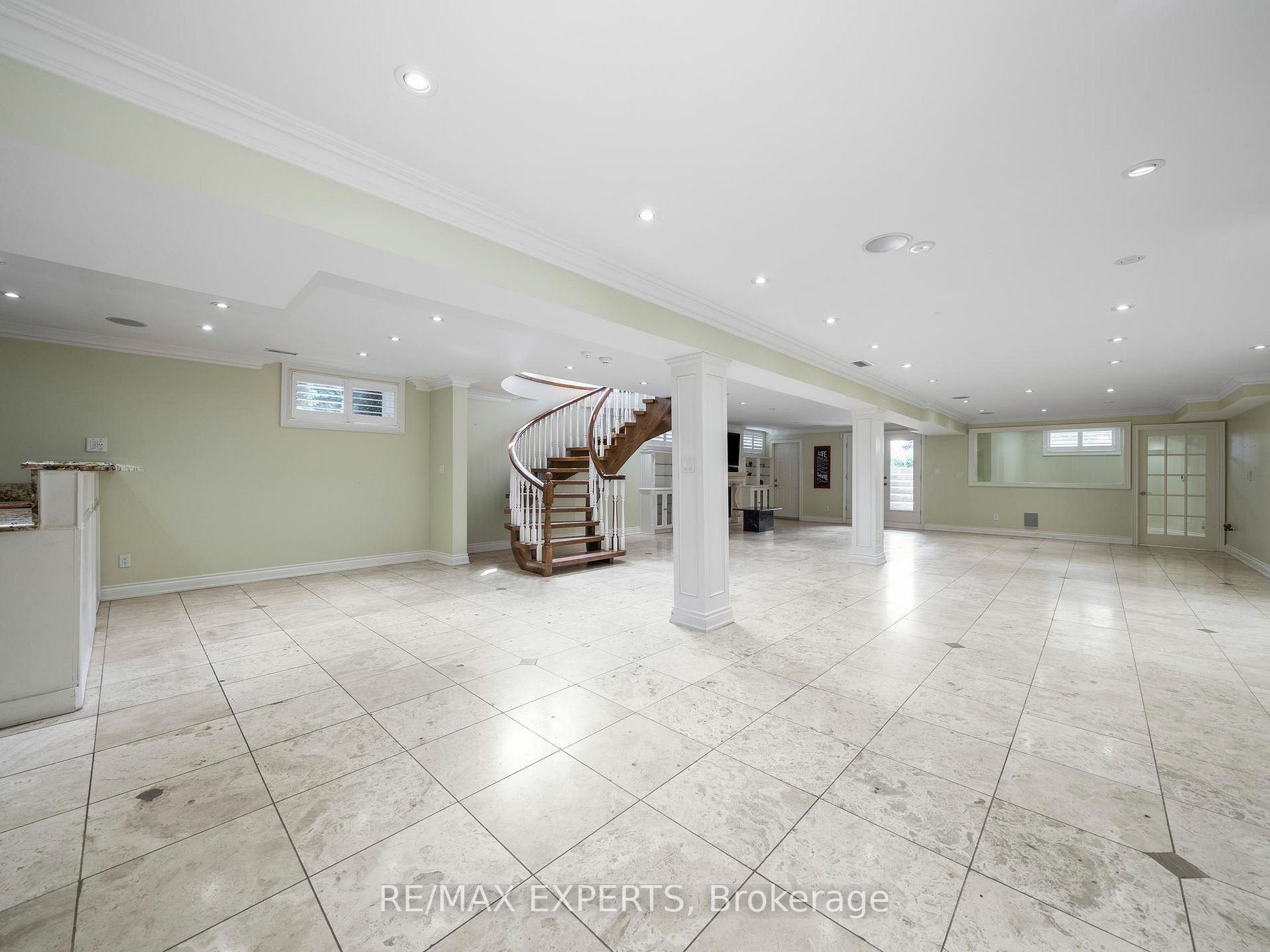 16 Noble St