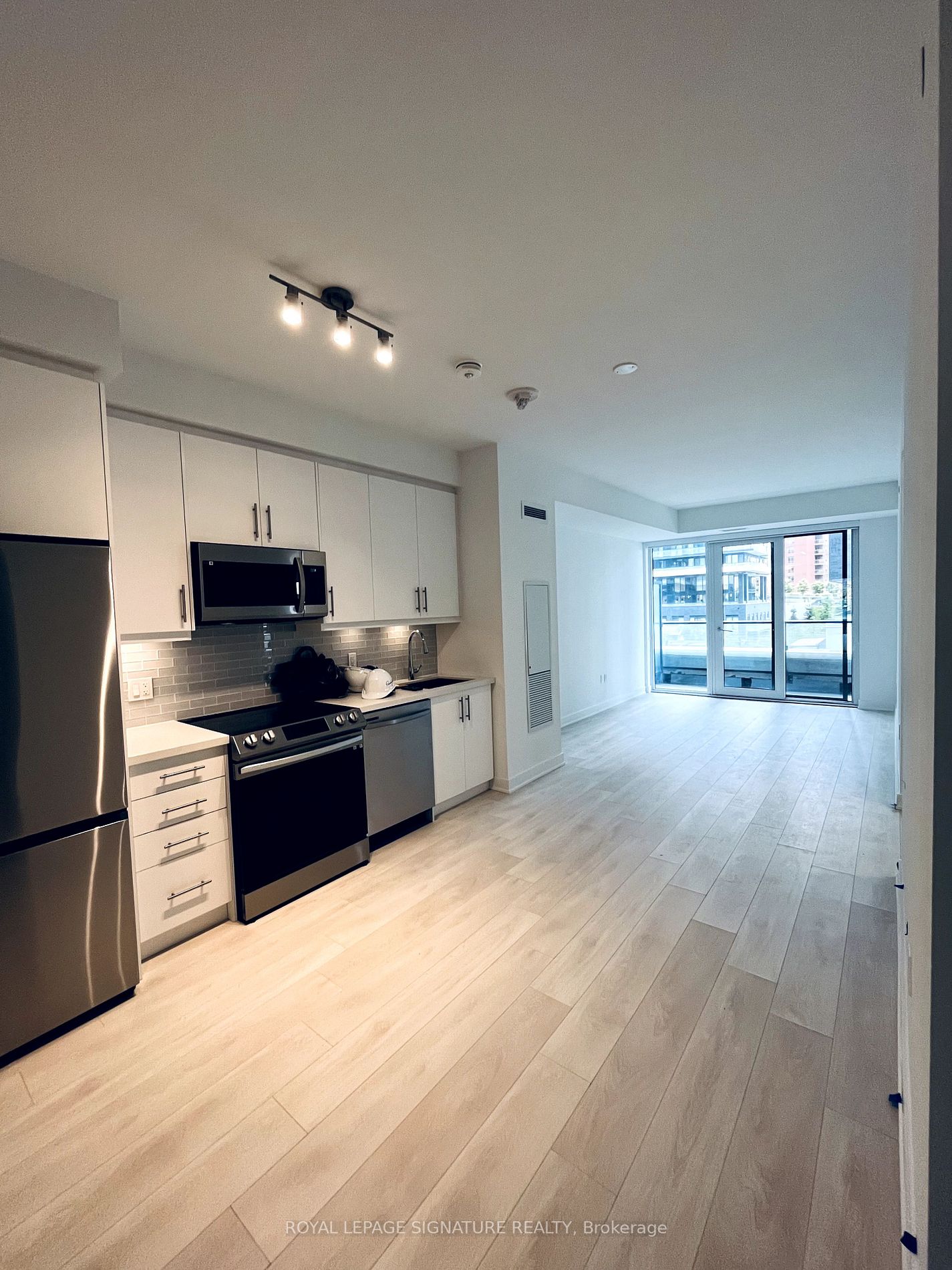 105 Oneida Crescent, #302