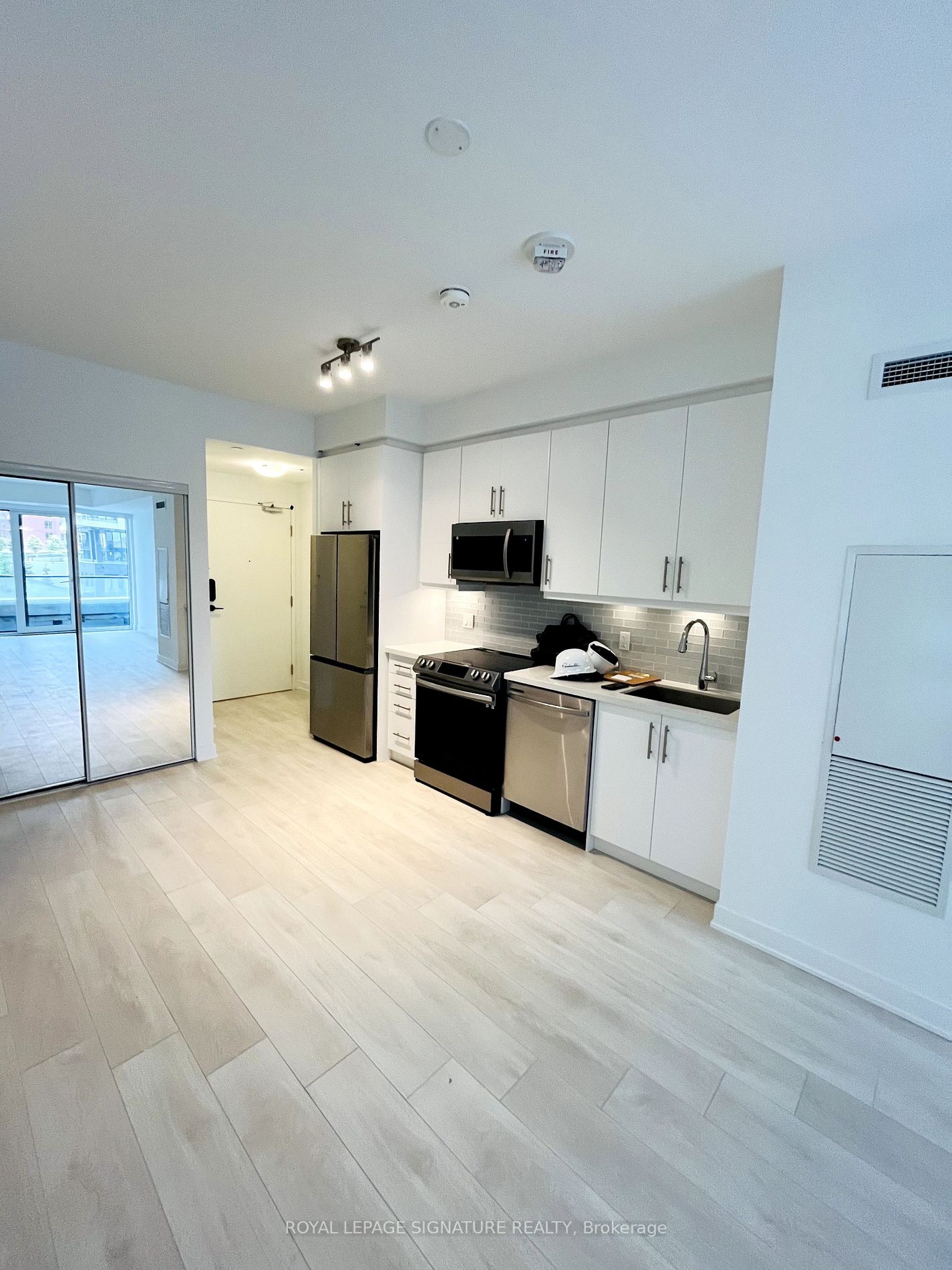 105 Oneida Crescent, #302