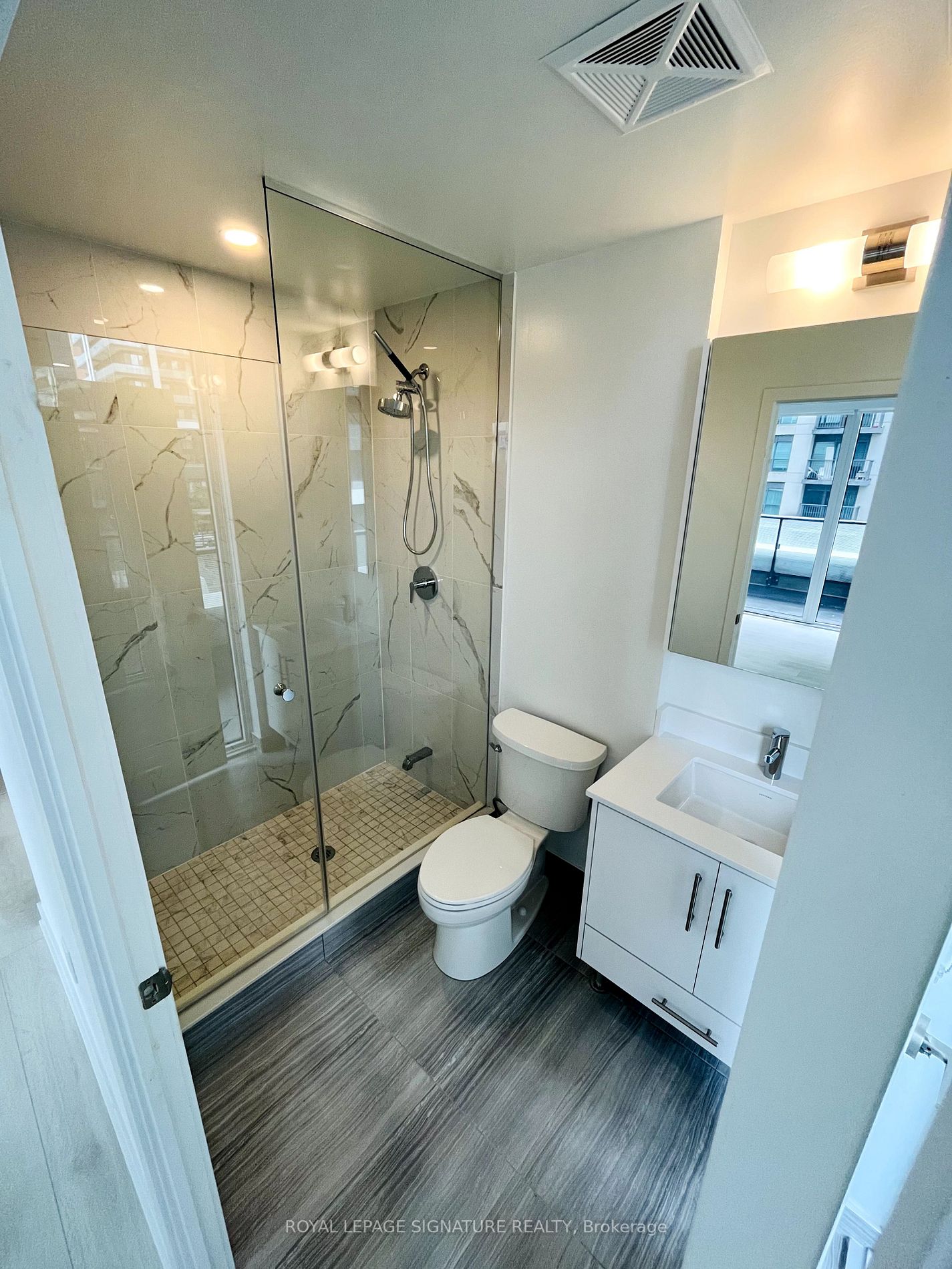 105 Oneida Crescent, #302