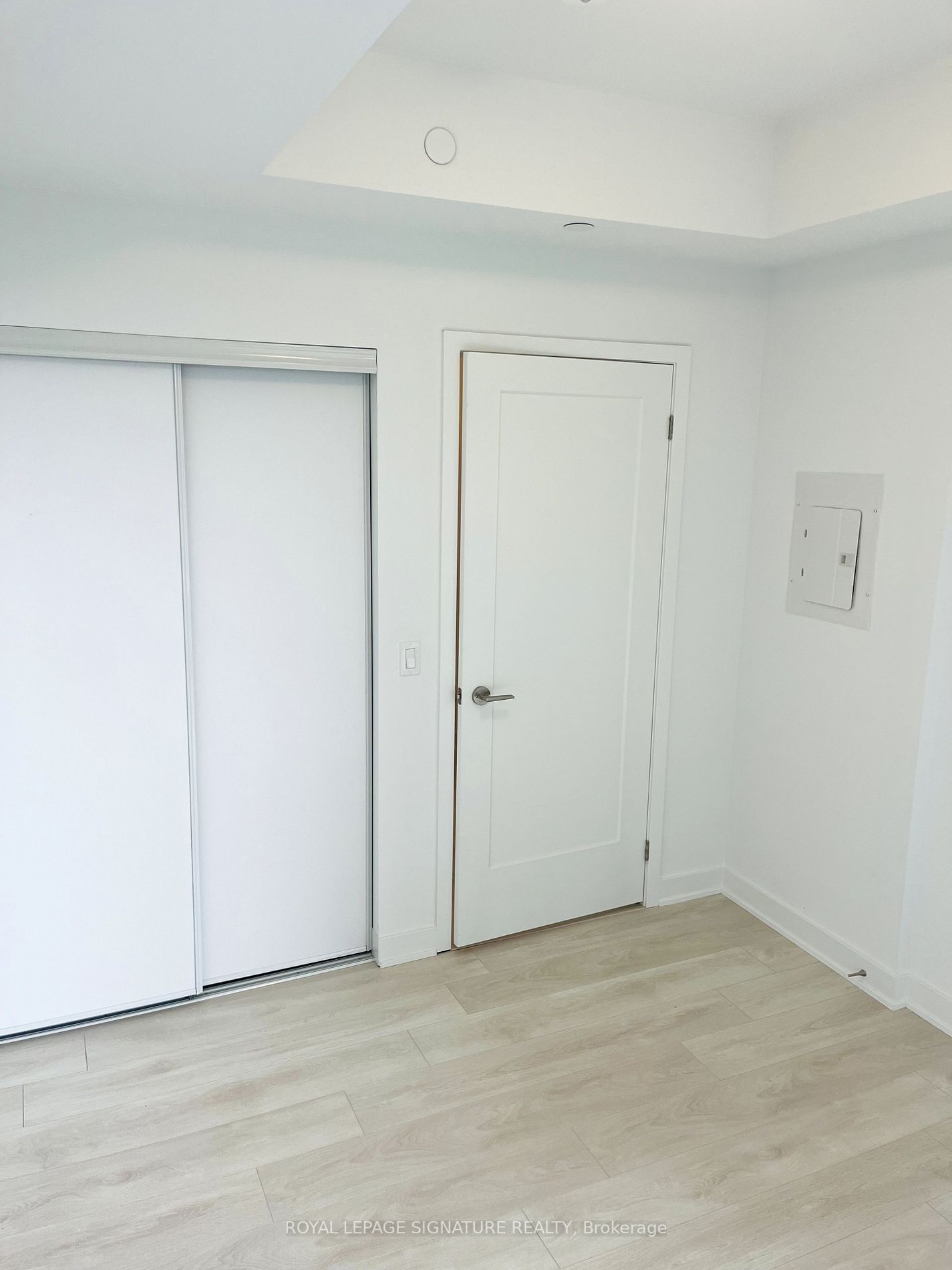 105 Oneida Crescent, #302