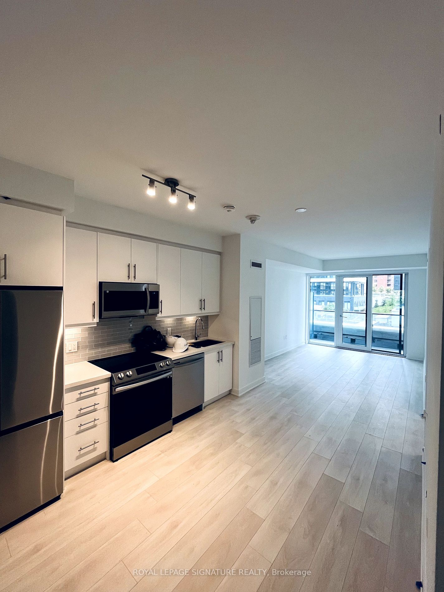 105 Oneida Crescent, #302