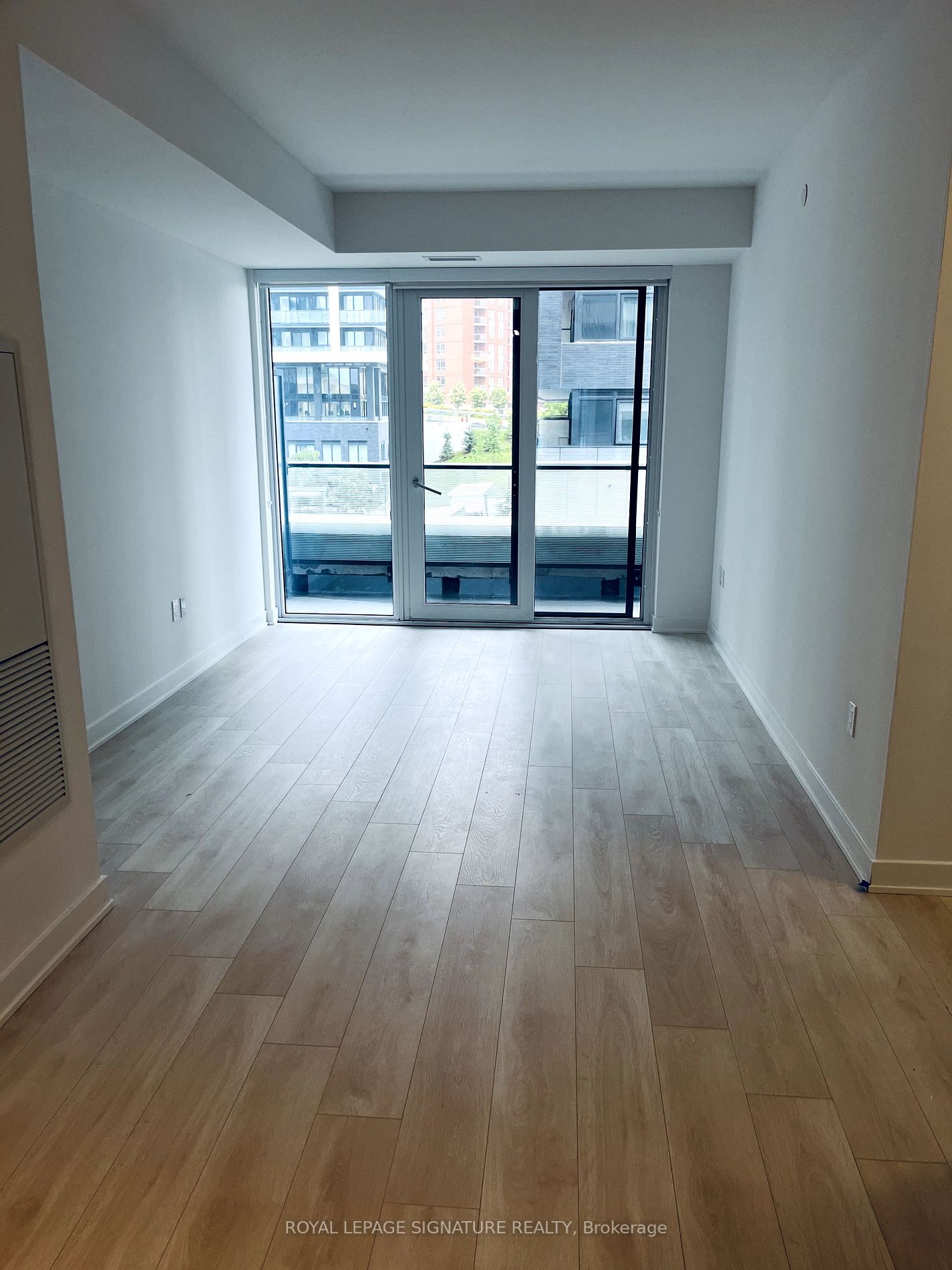 105 Oneida Crescent, #302