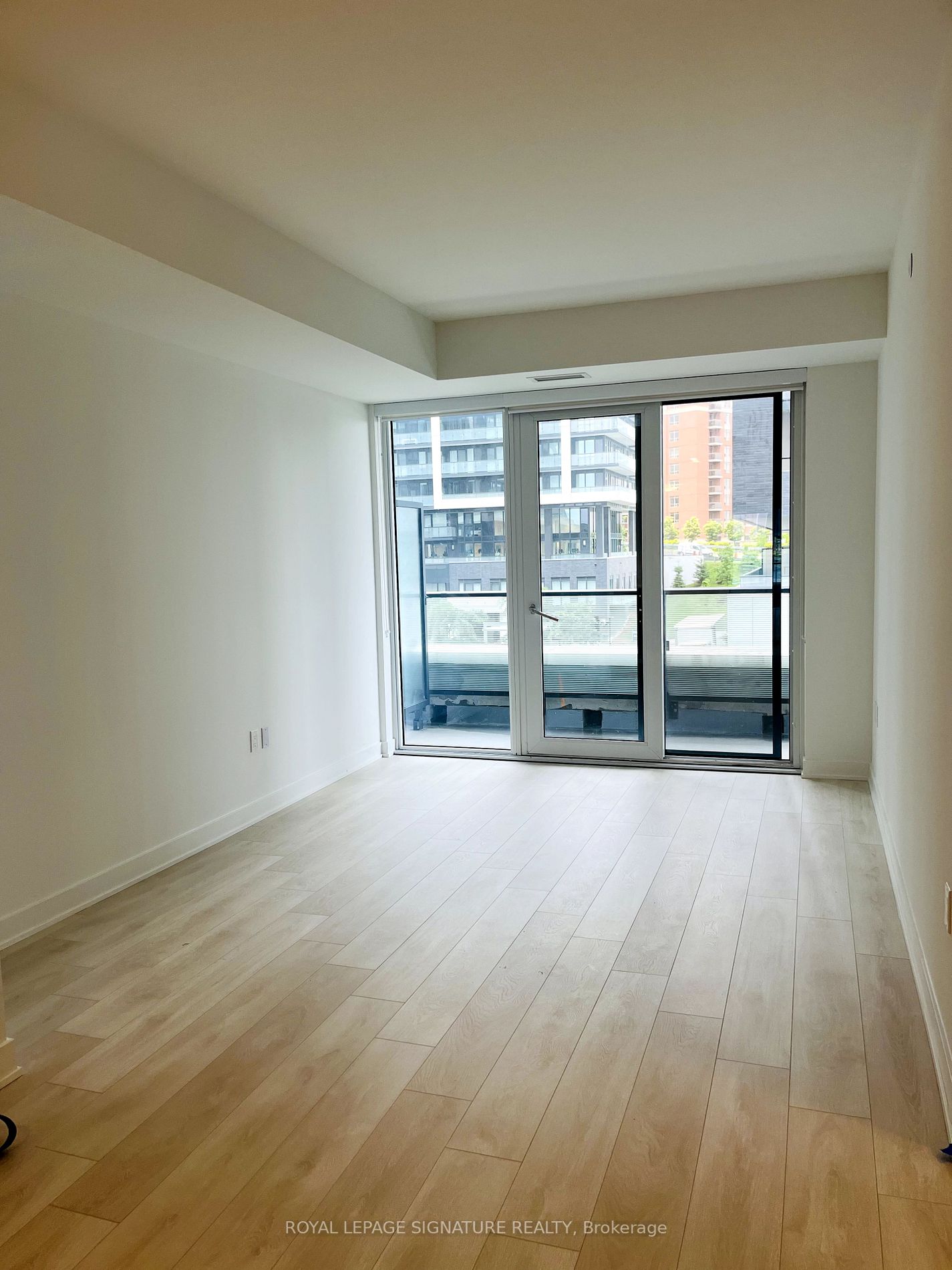 105 Oneida Crescent, #302