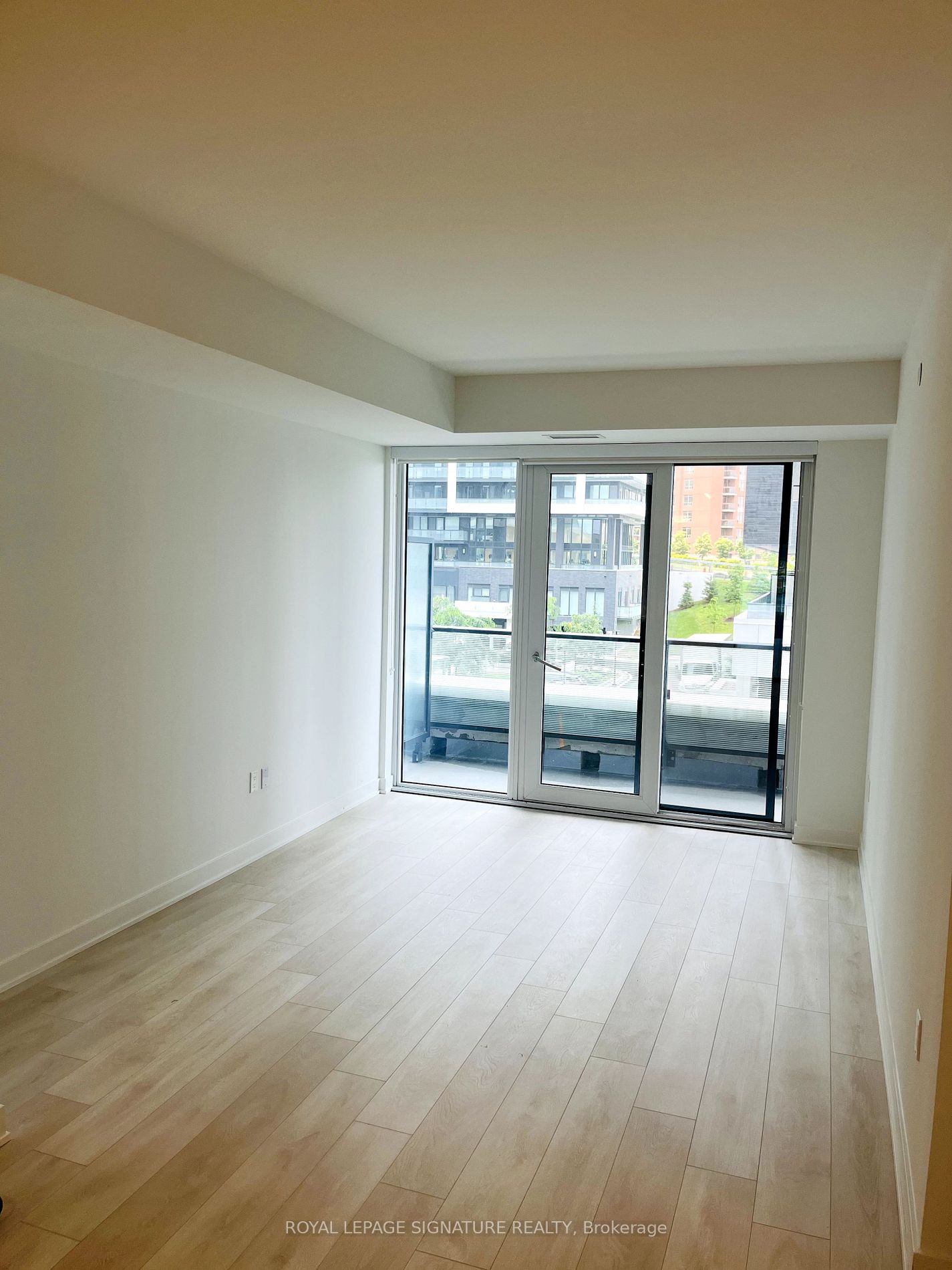 105 Oneida Crescent, #302