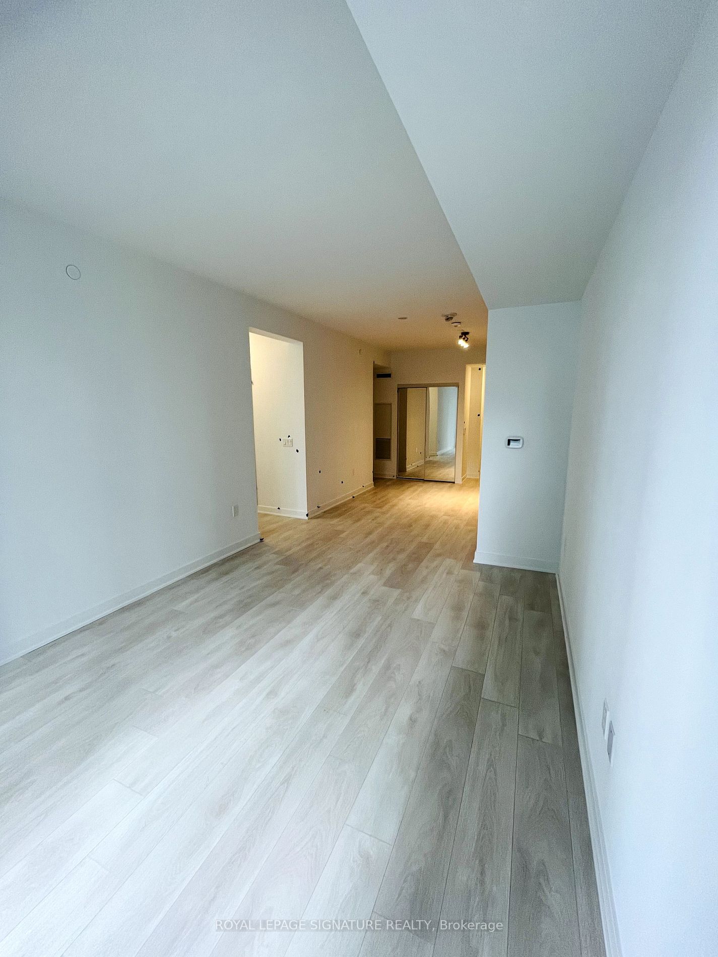 105 Oneida Crescent, #302