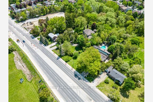 511 Wellington St W, Aurora