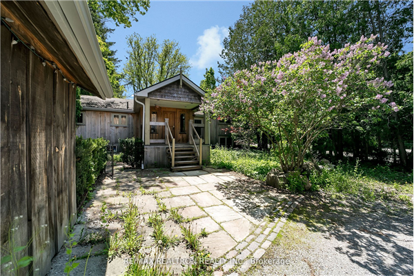 521 Wellington St W, Aurora