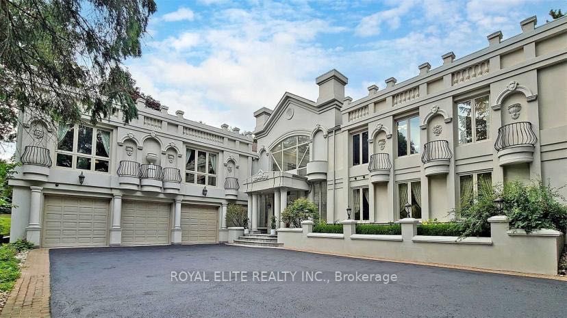 305 Woodland Acres Cres