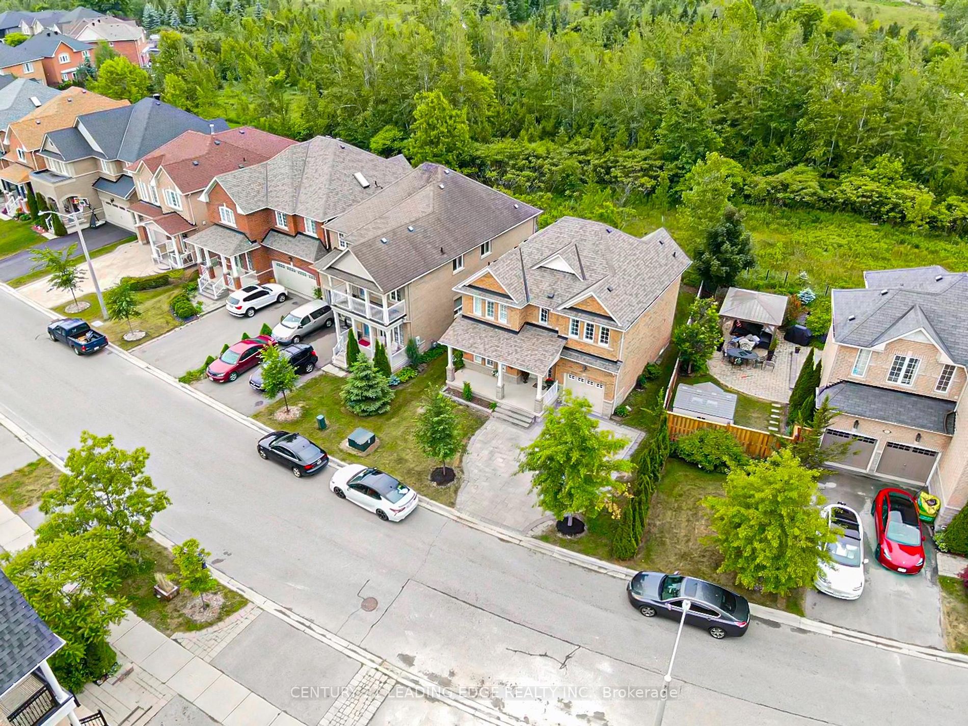 8 Tiger Lily St