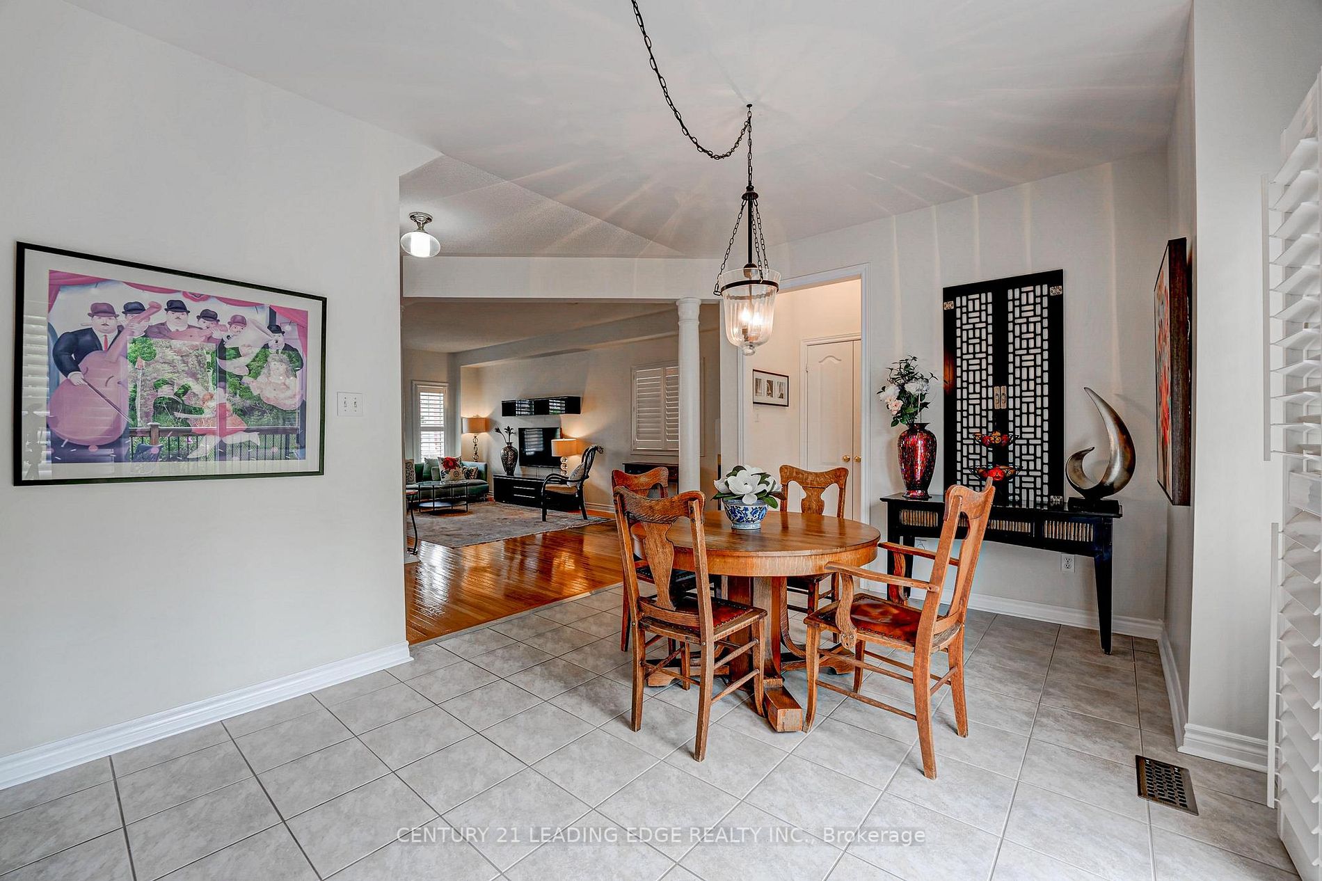 8 Tiger Lily St