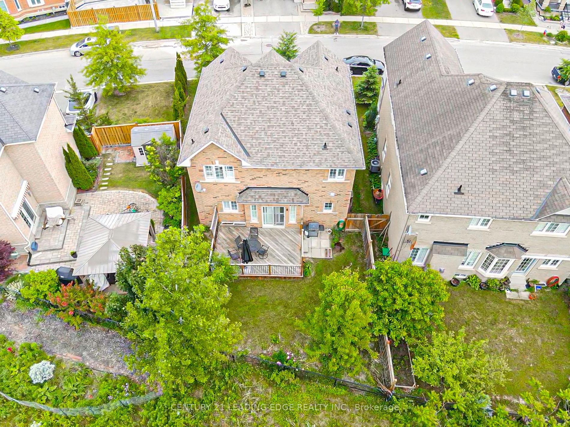 8 Tiger Lily St