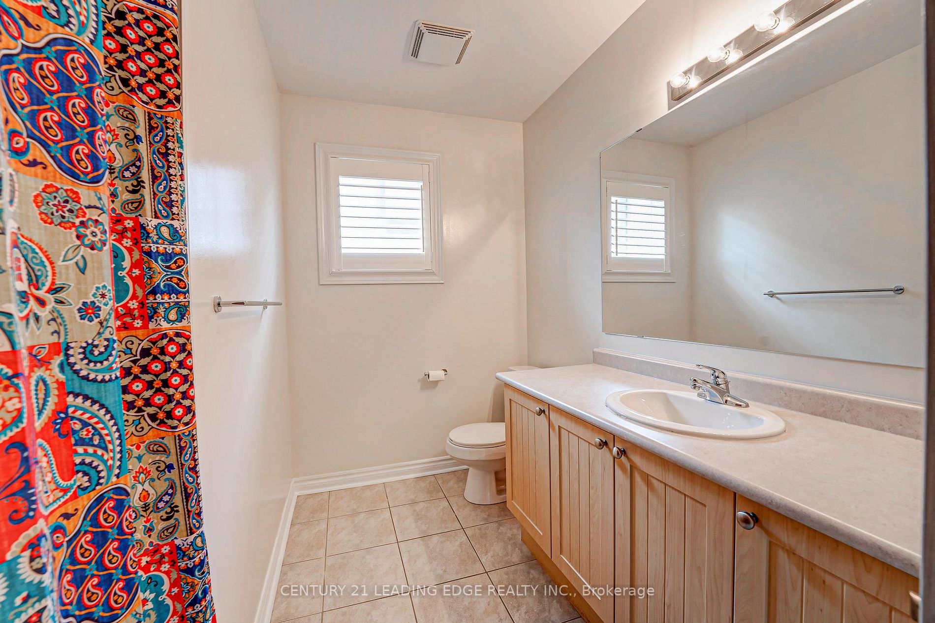 8 Tiger Lily St