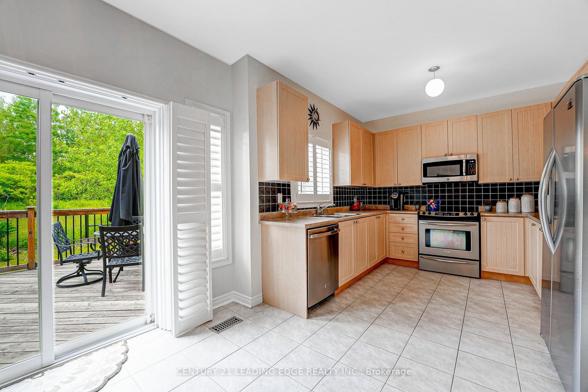 8 Tiger Lily St