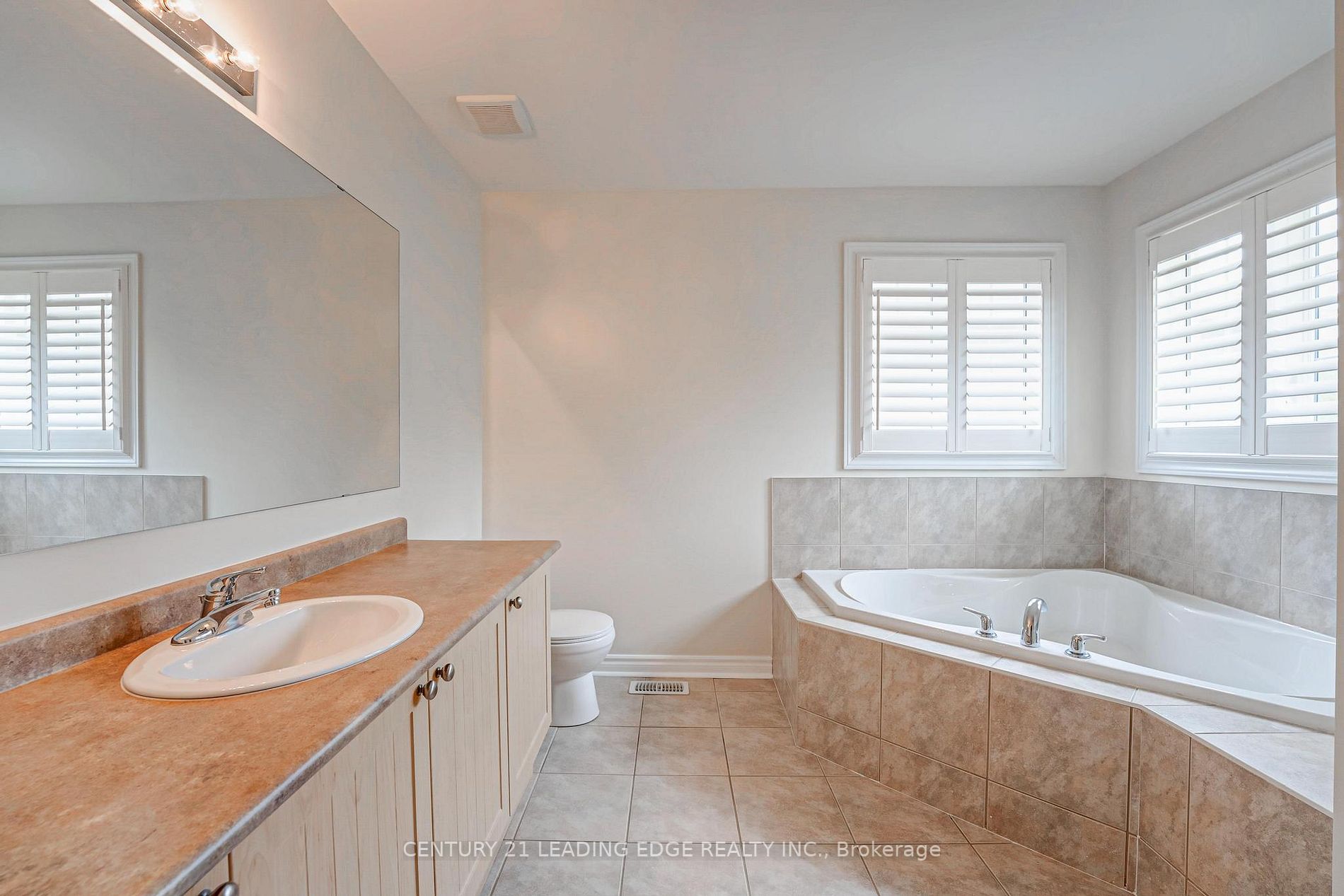 8 Tiger Lily St